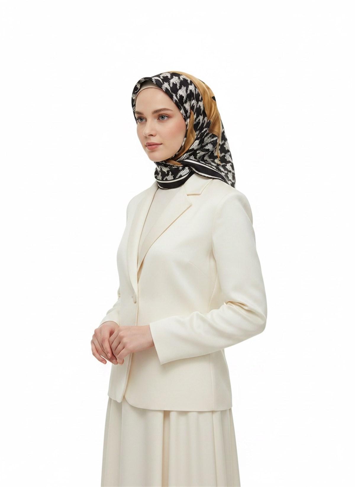 %100 Twill İpek Kazayağı Desenli Gold - Siyah Renkli 90x90 Eşarp Kenar Dikiş Şekli El Dikişli