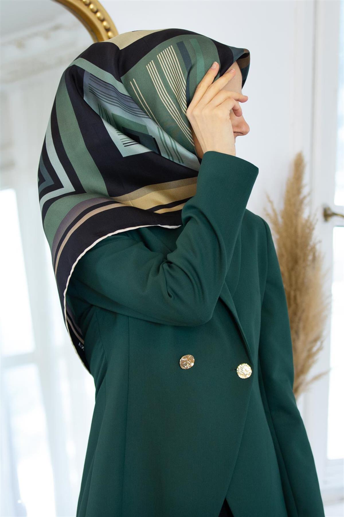 %100 Twill İpek Kare Desenli Siyah - Mint Yeşili Renkli 90x90 Eşarp Kenar Dikiş Şekli El Dikişli