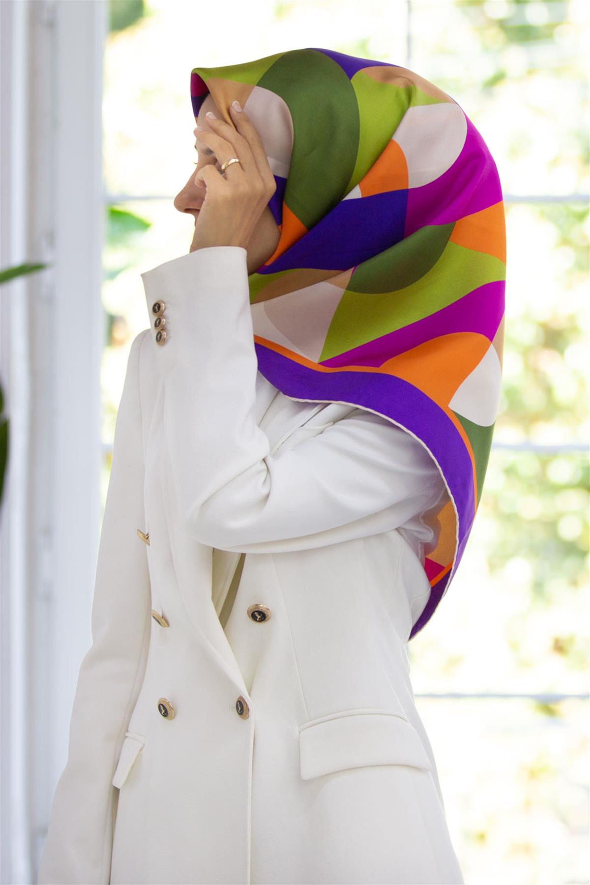 %100 Twill Renk Bloklu Çizgili Desenli Mor - Turuncu Renkli 90x90 Eşarp Dikim Şekli: El Dikişii