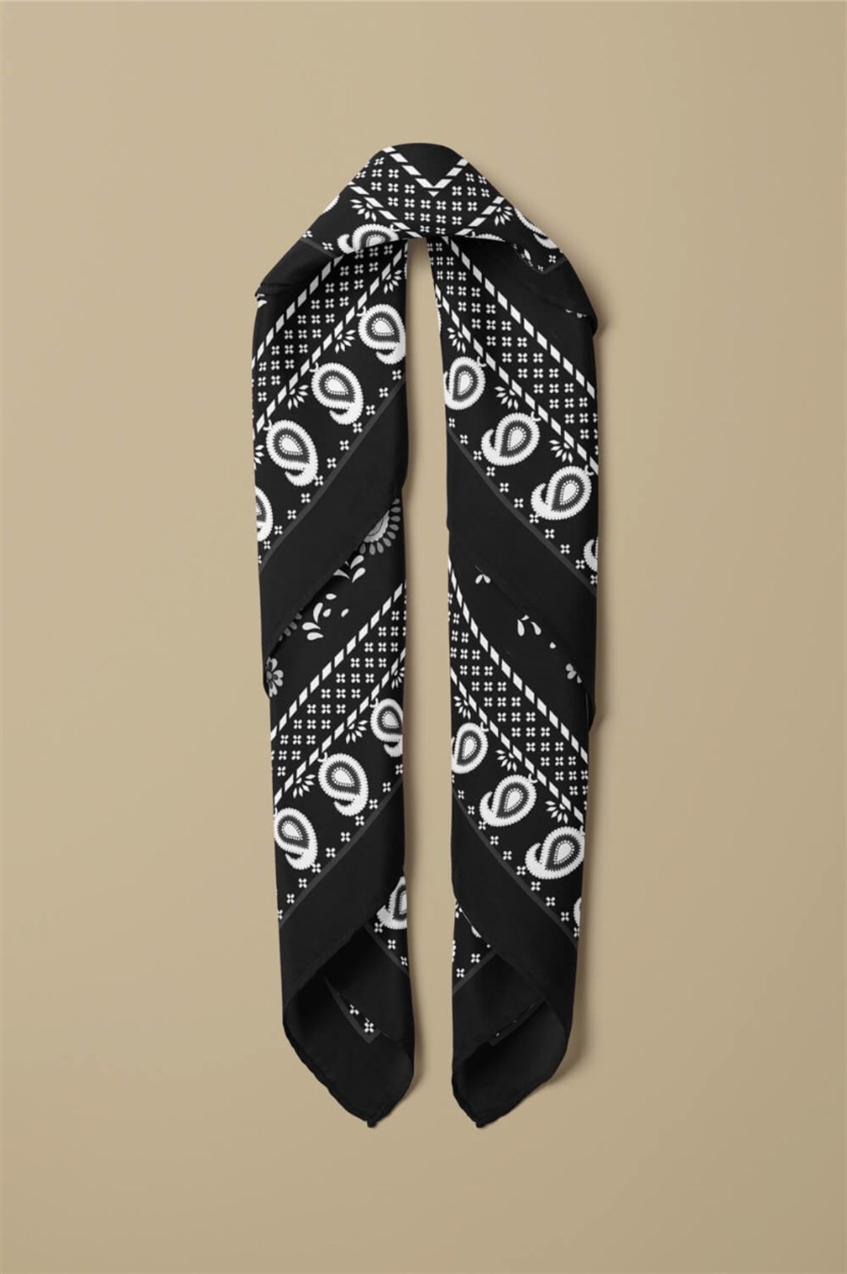 Violla H6 Kadın Siyah Beyaz Şal Desenli 50x50 Bandana HYL DG01367-22
