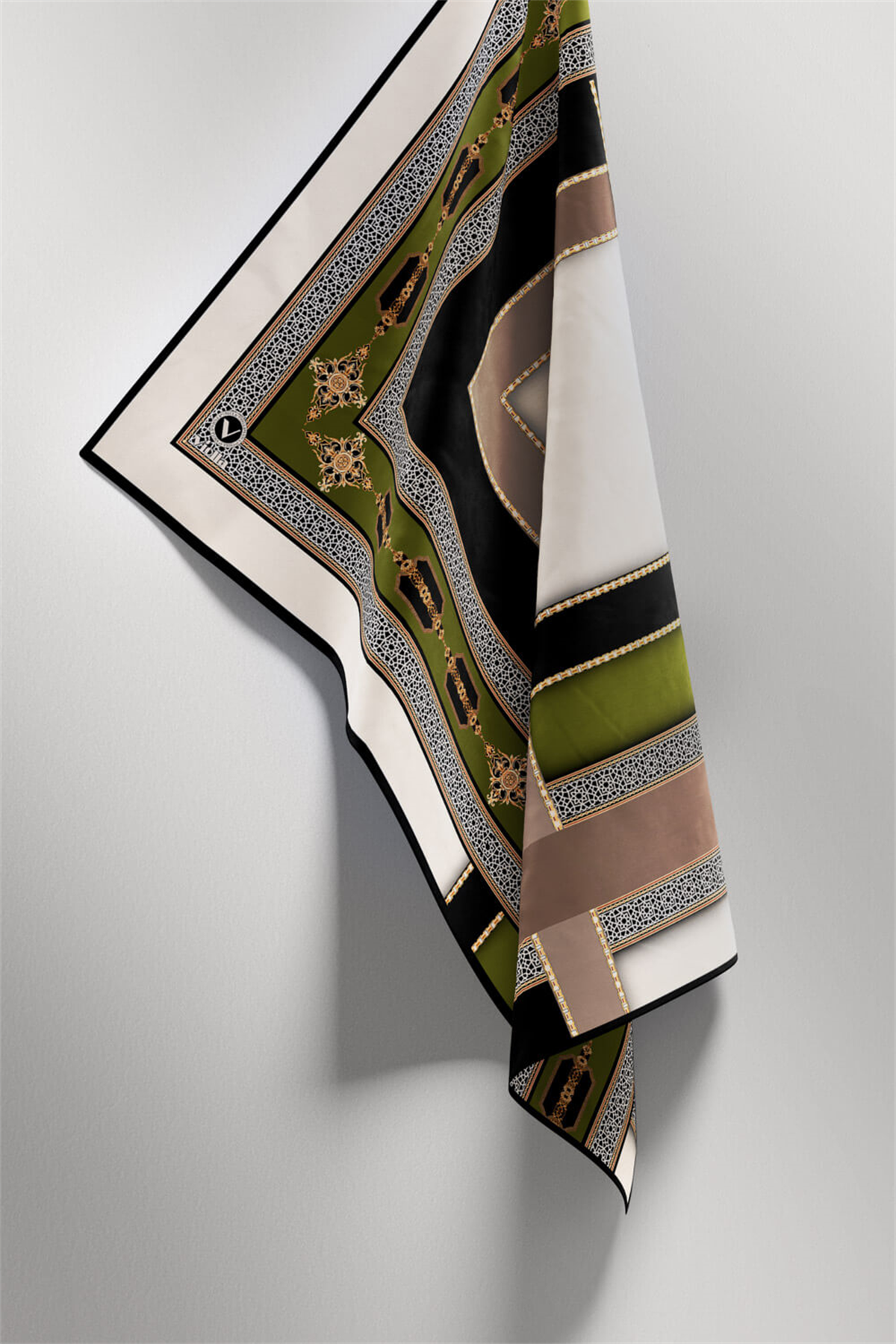Twill Gold Detaylı ve Antik Motif Desenli Haki Yeşil Renkli 90x90 Eşarp (İpek İçermez) Kenar Dikiş Şekli El Dikişli
