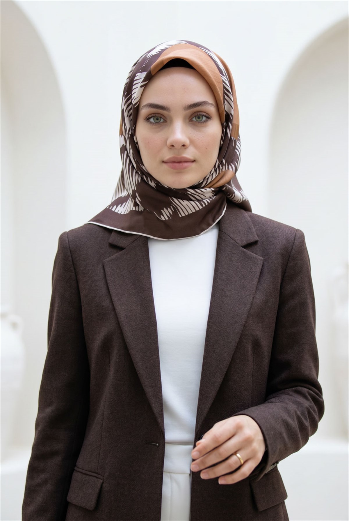 %100 Twill İpek Kazayağı Desenli Kahverengi - Bakır Renkli 90x90 Eşarp Kenar Dikiş Şekli El Dikişli