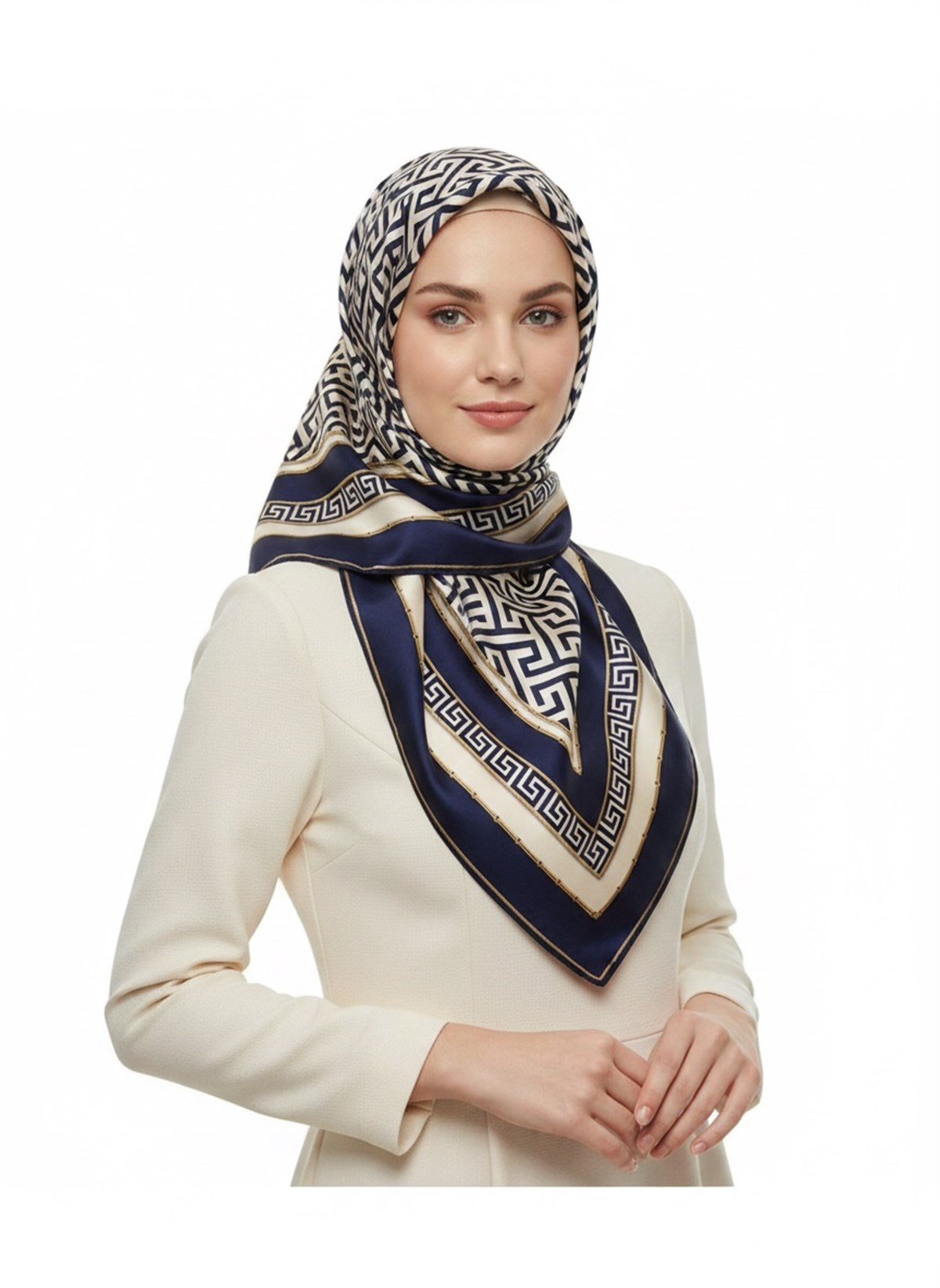 %100 Twill İpek Labirent Ve Geometrik Desenli Lacivert - Krem Renkli 90x90 Eşarp Dikim Şekli : El Dikişi
