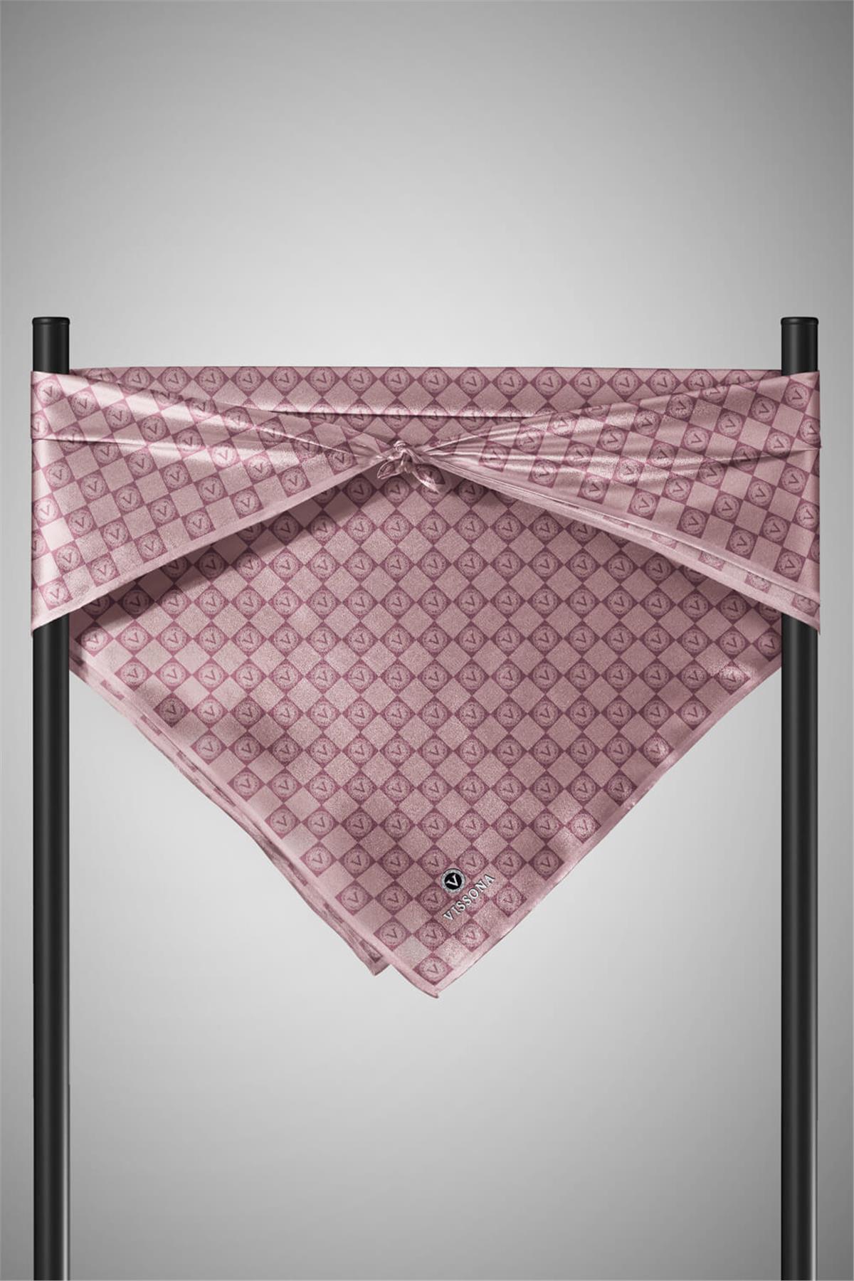 %100 Twill İpek Monogram Desenli Pudra Renkli 90x90 Eşarp Dikim Şekli : El Dikişi