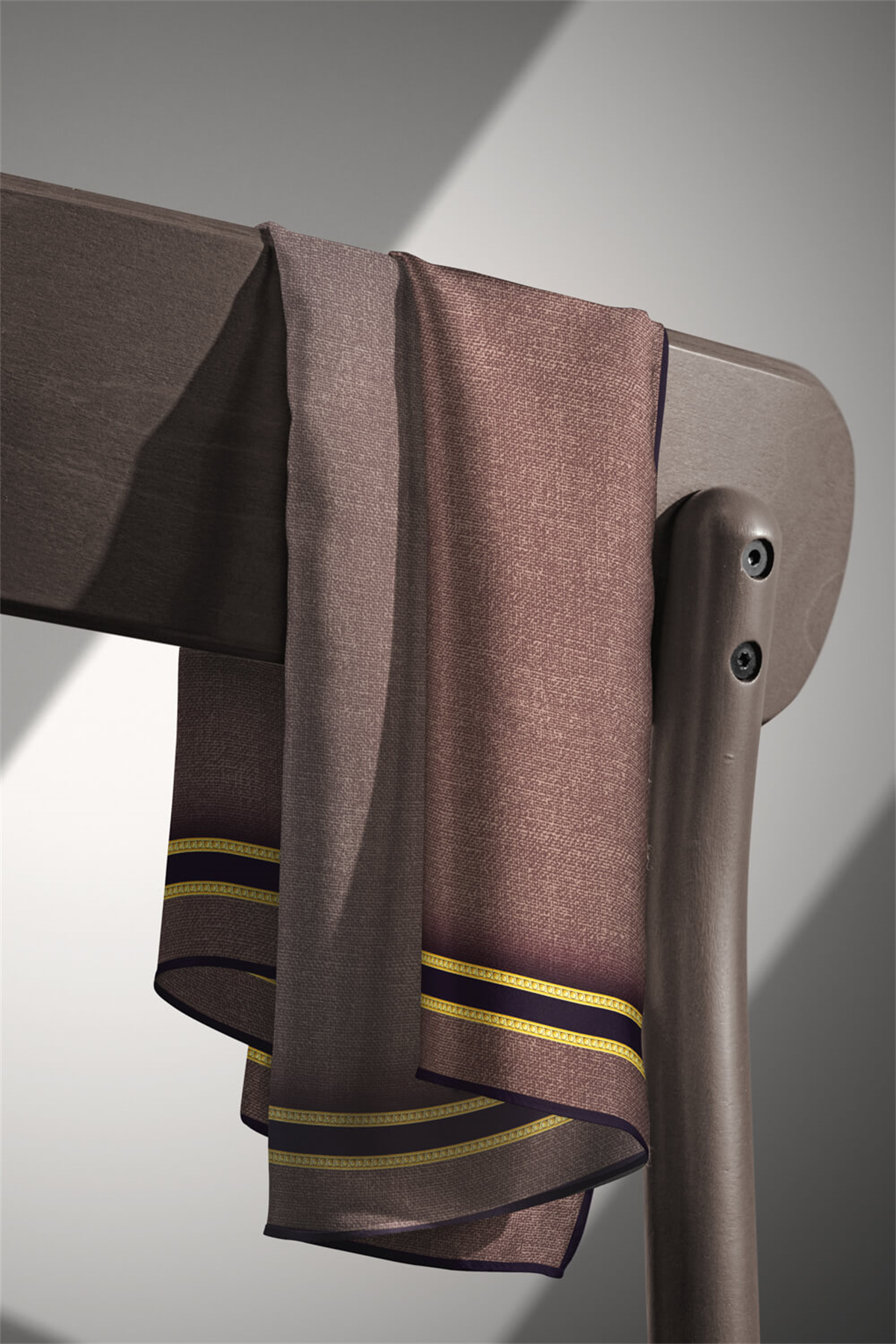 %100 Twill İpek Dokulu Şerit Desenli Kahverengi - Siyah Renkli 90x90 Eşarp Dikim Şekli : El Dikişi