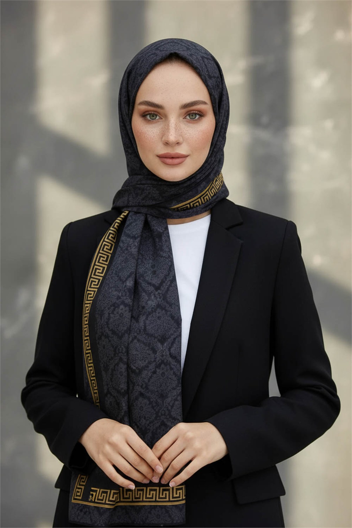 KREP GOLD DETAYLI BAROK DESENLİ SİYAH RENKLİ 75X195 KIRIŞMAZ ŞAL