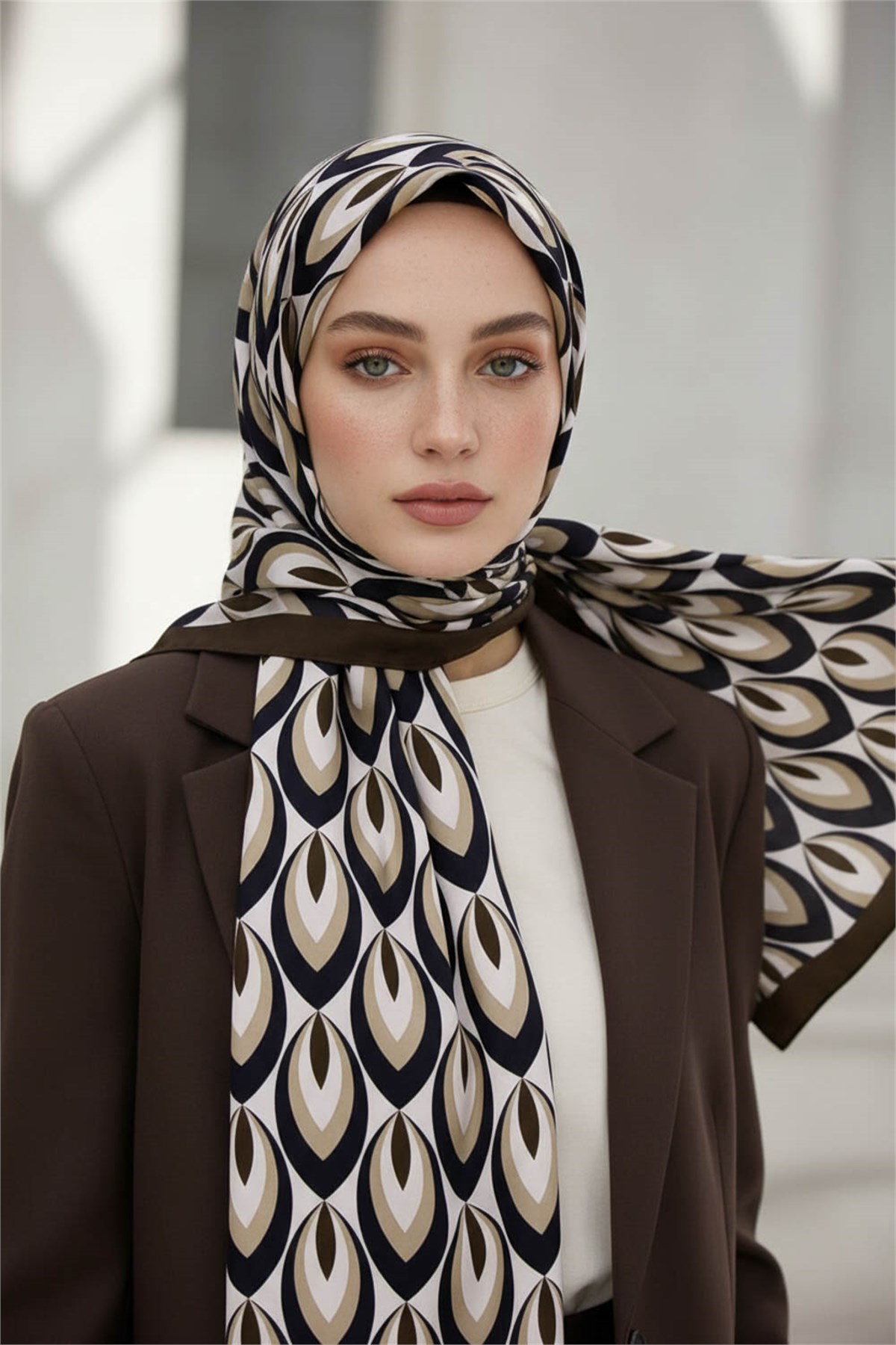 KREP GEOMETRİK DESENLİ KAHVERENGİ RENKLİ 75X195 KIRIŞMAZ ŞAL