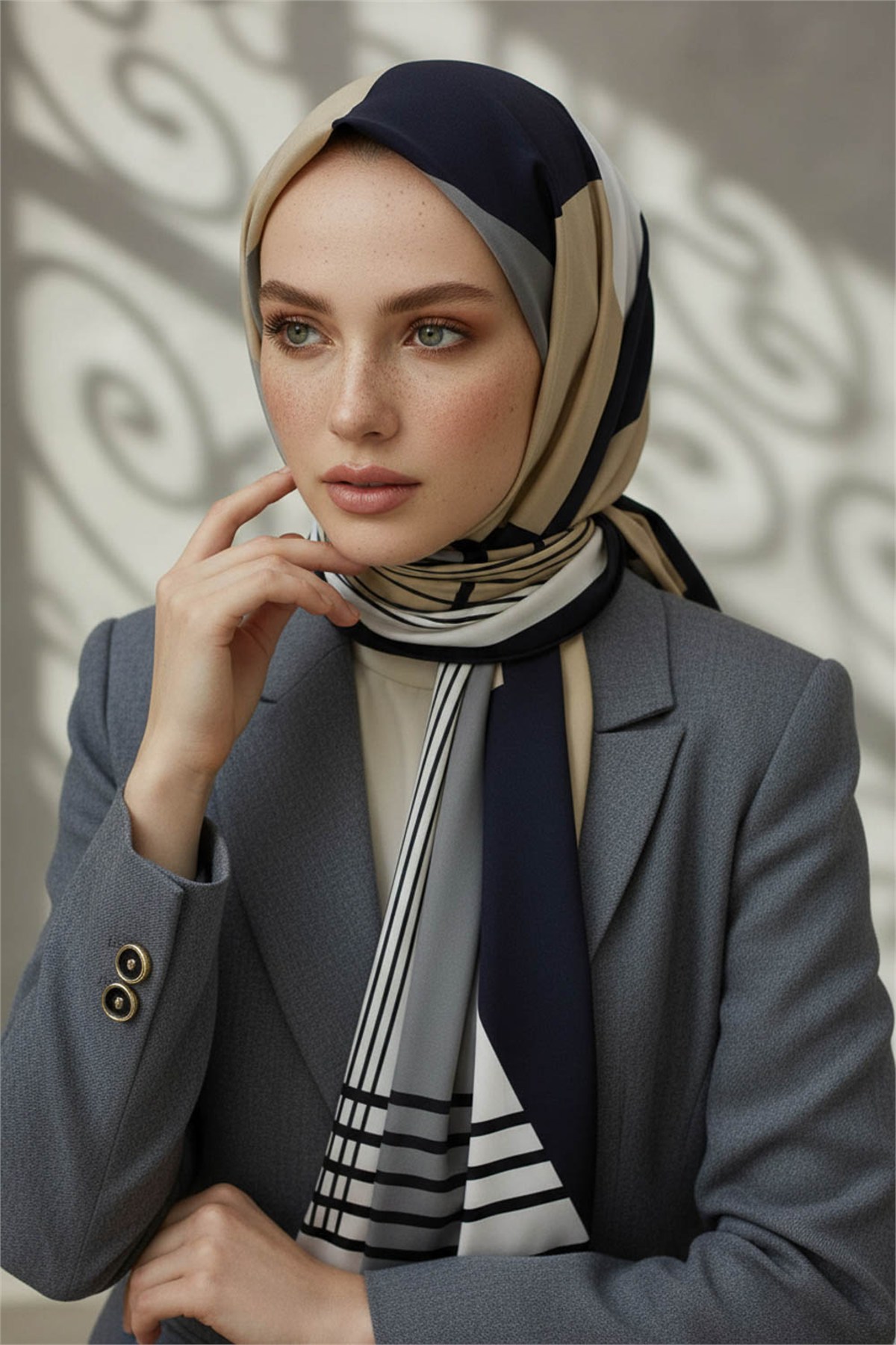 KREP GEOMETRİK DESENLİ GRİ - BEJ RENKLİ 75X195 KIRIŞMAZ ŞAL
