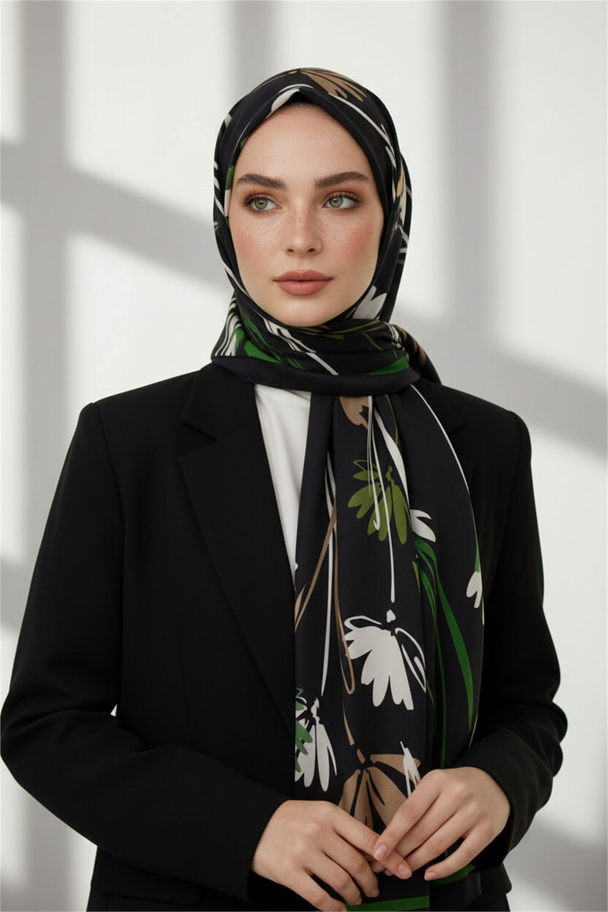KREP ÇİÇEK DESENLİ ZÜMRÜT YEŞİLİ RENKLİ 75X195 KIRIŞMAZ ŞAL