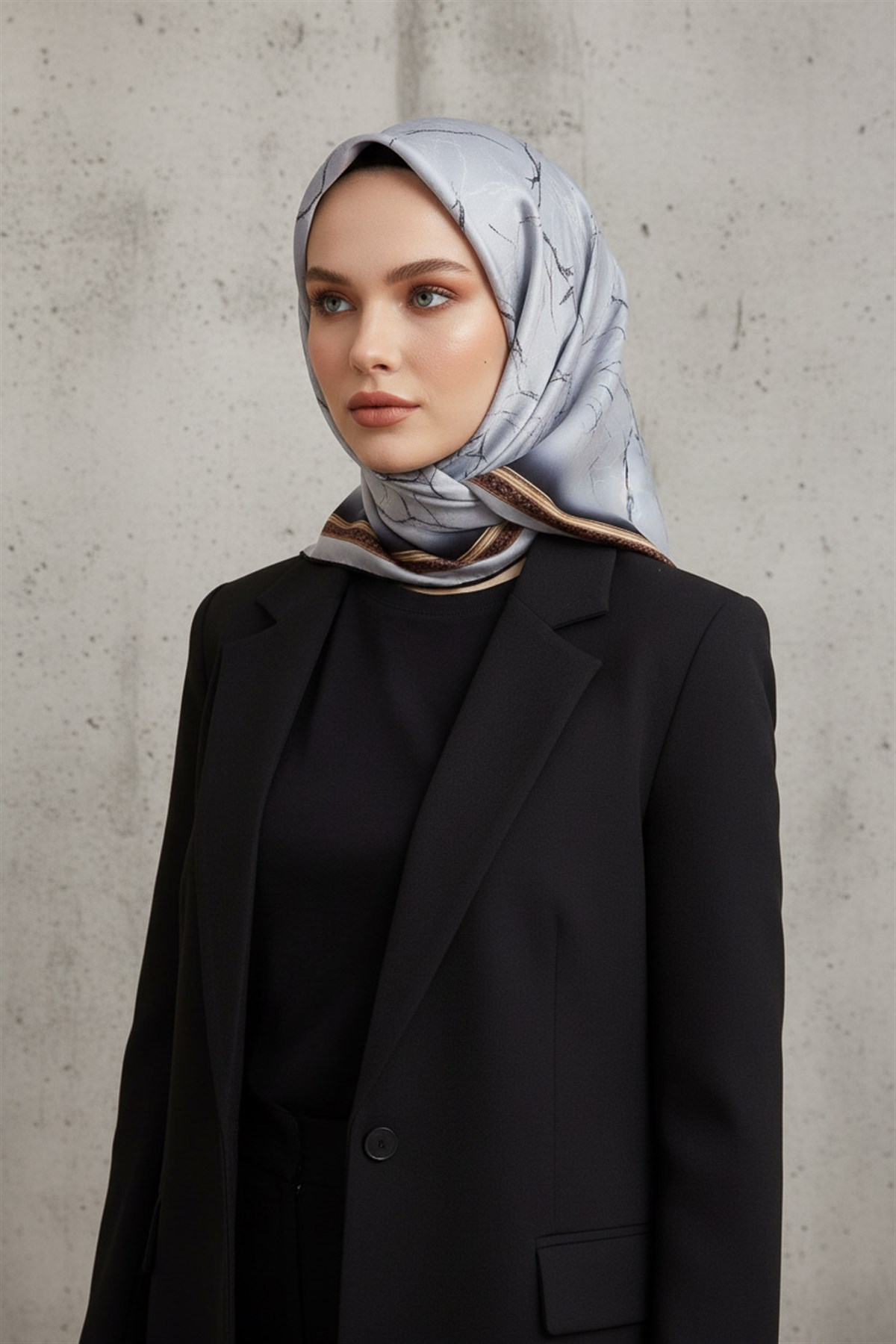 %100 Twill İpek Mermer Desenli Gümüş Renkli 90x90 Eşarp Dikim Şekli : El Dikişi