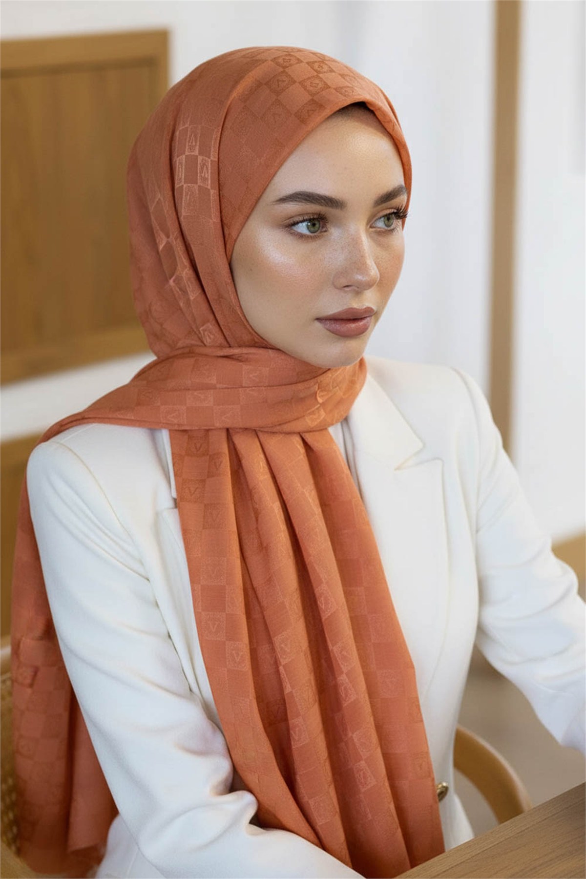 Vissona %57 İPEK %43 PAMUK Monogram Desenli Turuncu Renkli Şal -  70x190 Dikiş Tipi İtalyan Dikişli