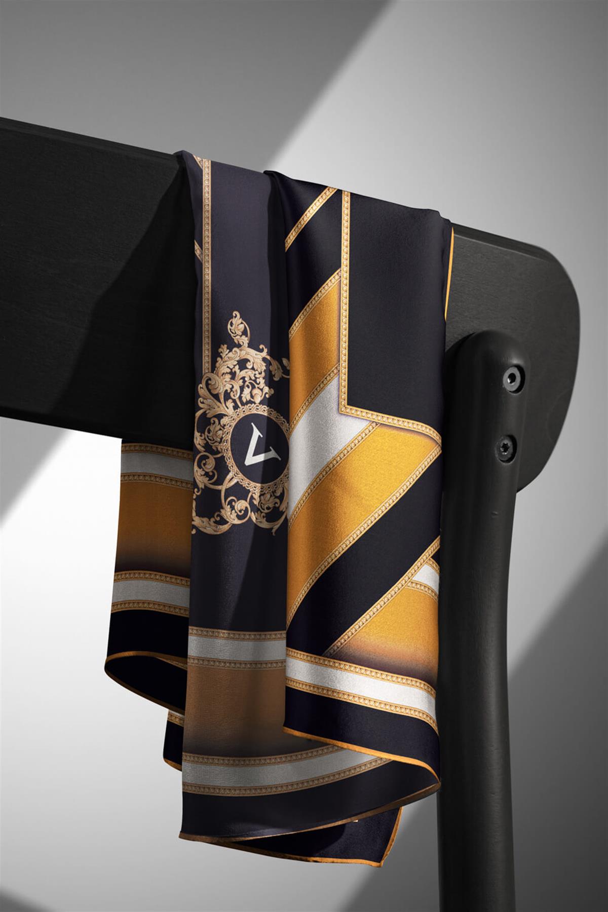 %100 Twill İpek Baroklu Ve Geometrik Desenli Hardal - Siyah  Renkli 90x90 Eşarp Dikim Şekli : El Dikişi