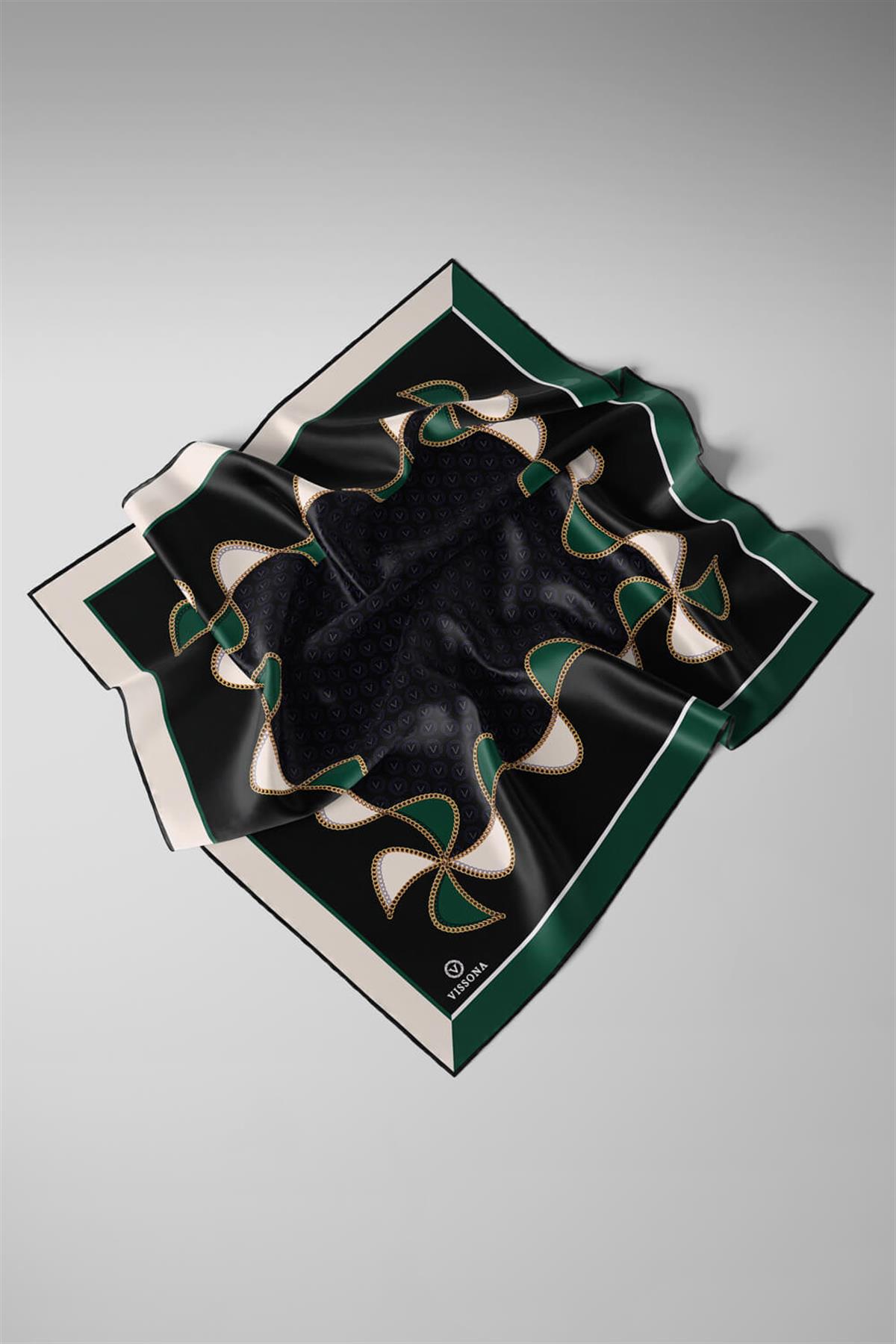 %100 Twill İpek Zincirli Ve Monogram Desenli Siyah - Zümrüt Yeşili Renkli 90x90 Eşarp Dikim Şekli : El Dikişi