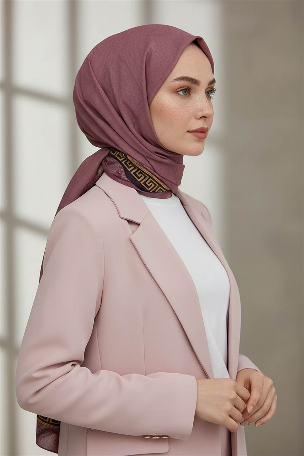 KREP GOLD DETAYLI BAROK DESENLİ GÜL KURUSU RENKLİ 75X195 KIRIŞMAZ ŞAL