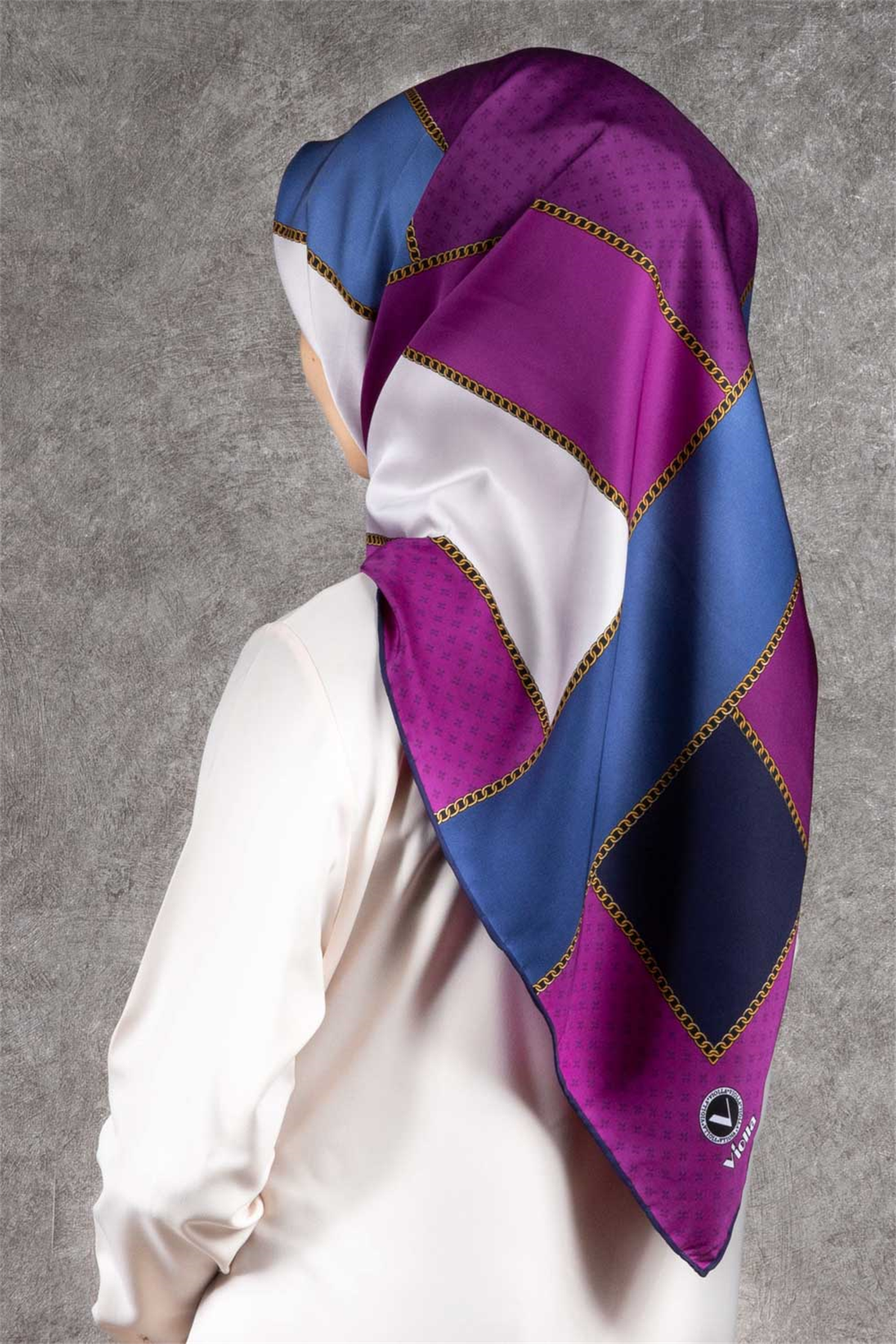 Twill Geometrik Desenli Mürdüm - İndigo Renkli 90x90 Eşarp (İpek İçermez) Kenar Dikiş Şekli El Dikişli