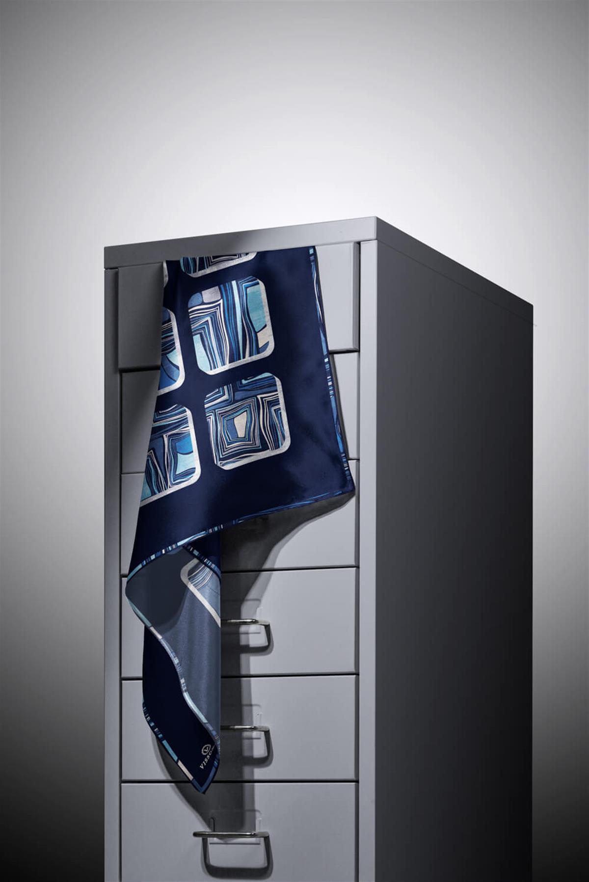 %100 Twill İpek Geometrik Kare Desenli İndigo - Lacivert Renkli 90x90 Eşarp Dikim Şekli : El Dikişi