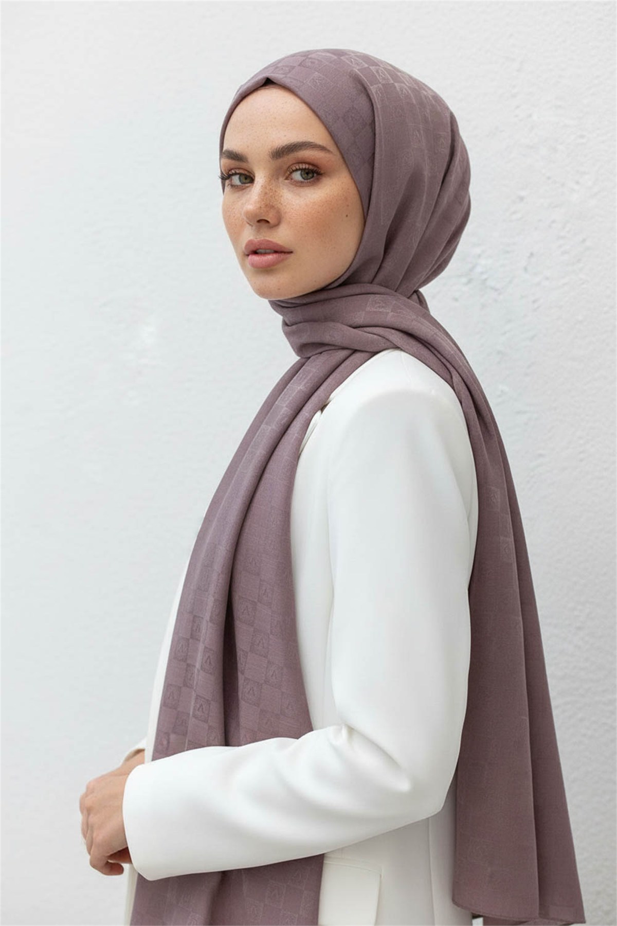 Vissona %57 İPEK %43 PAMUK Monogram Desenli Gül Kurusu Renkli Şal -  70x190 Dikiş Tipi İtalyan Dikişli