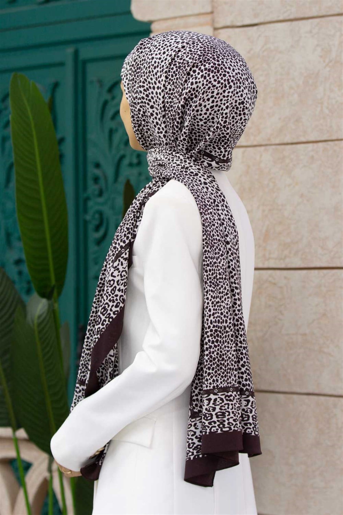 KREP LEOPAR DESENLİ KAHVERENGİ RENKLİ 75X195 KIRIŞMAZ ŞAL