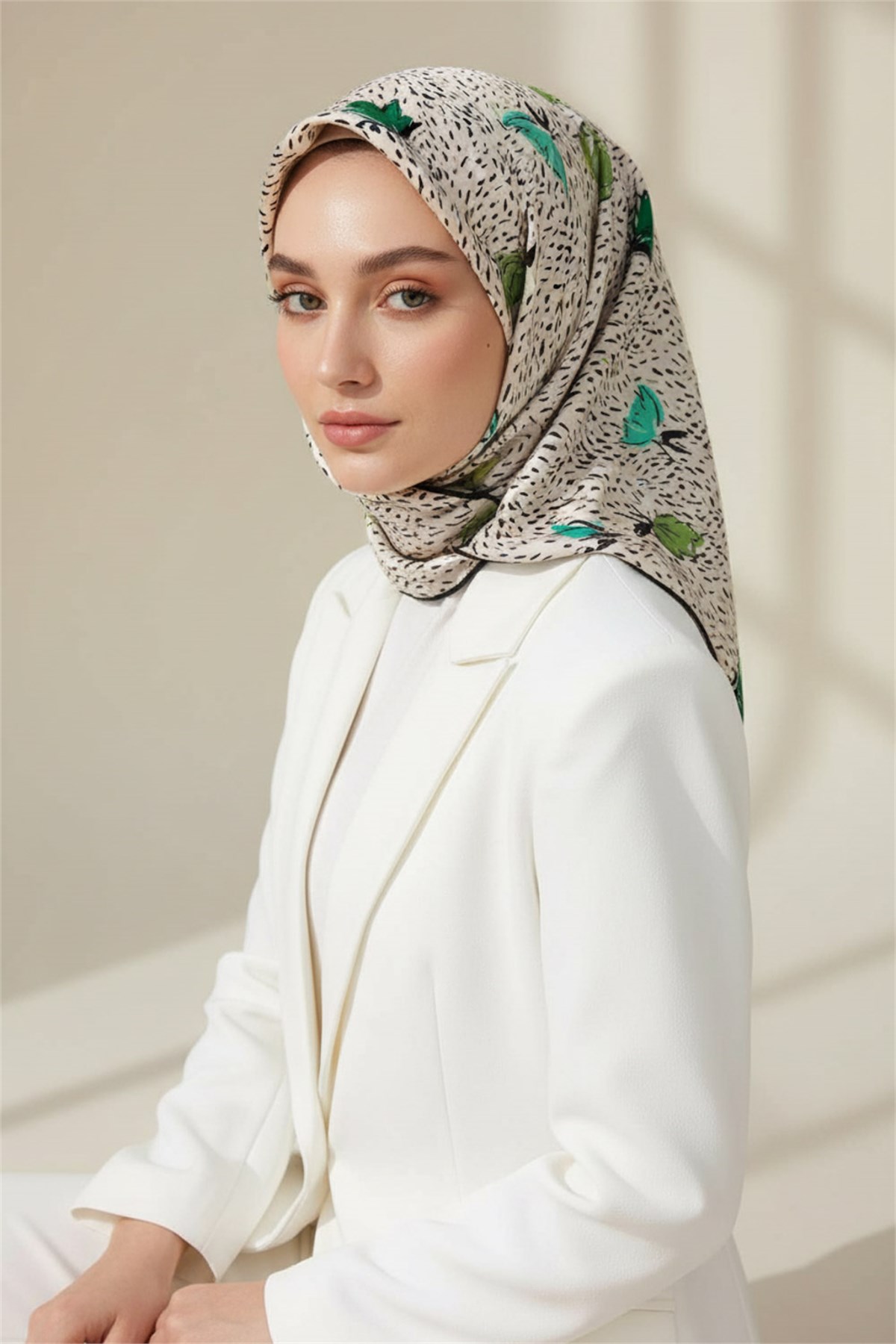 %100 Twill İpek Çıtır Çiçek Desenli Haki - Krem Renkli 90x90 Eşarp Dikim Şekli : El Dikişi