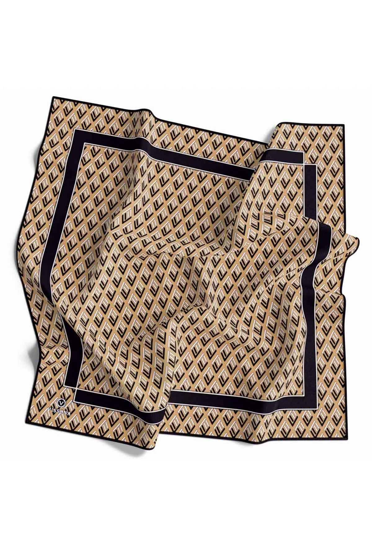 %100 Twill İpek Geometrik Desenli Gold- Siyah Renkli 90x90 Eşarp Dikim Şekli : El Dikişi