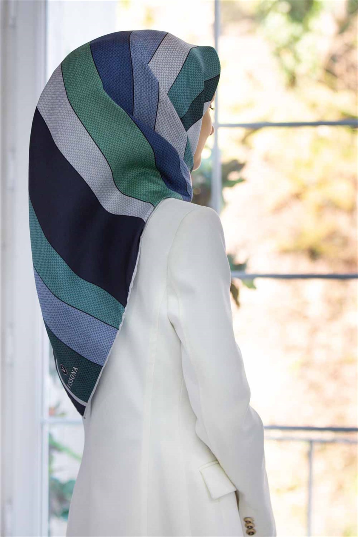 %100 Twill İpek Eşarp 90x90 Siyah Krem Çizgili Geometrik Desenli El Dikişli Kadın Eşarp