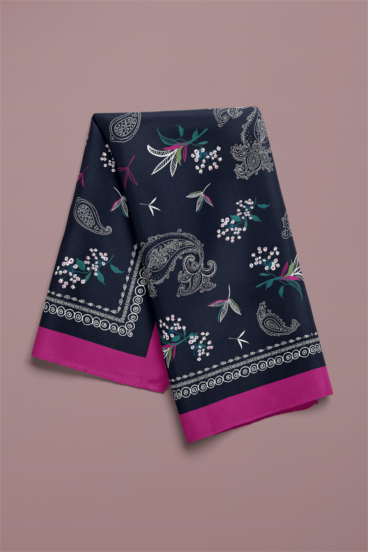 Kadın Siyah Beyaz Şal Desenli 50x50 Bandana DG01658-22
