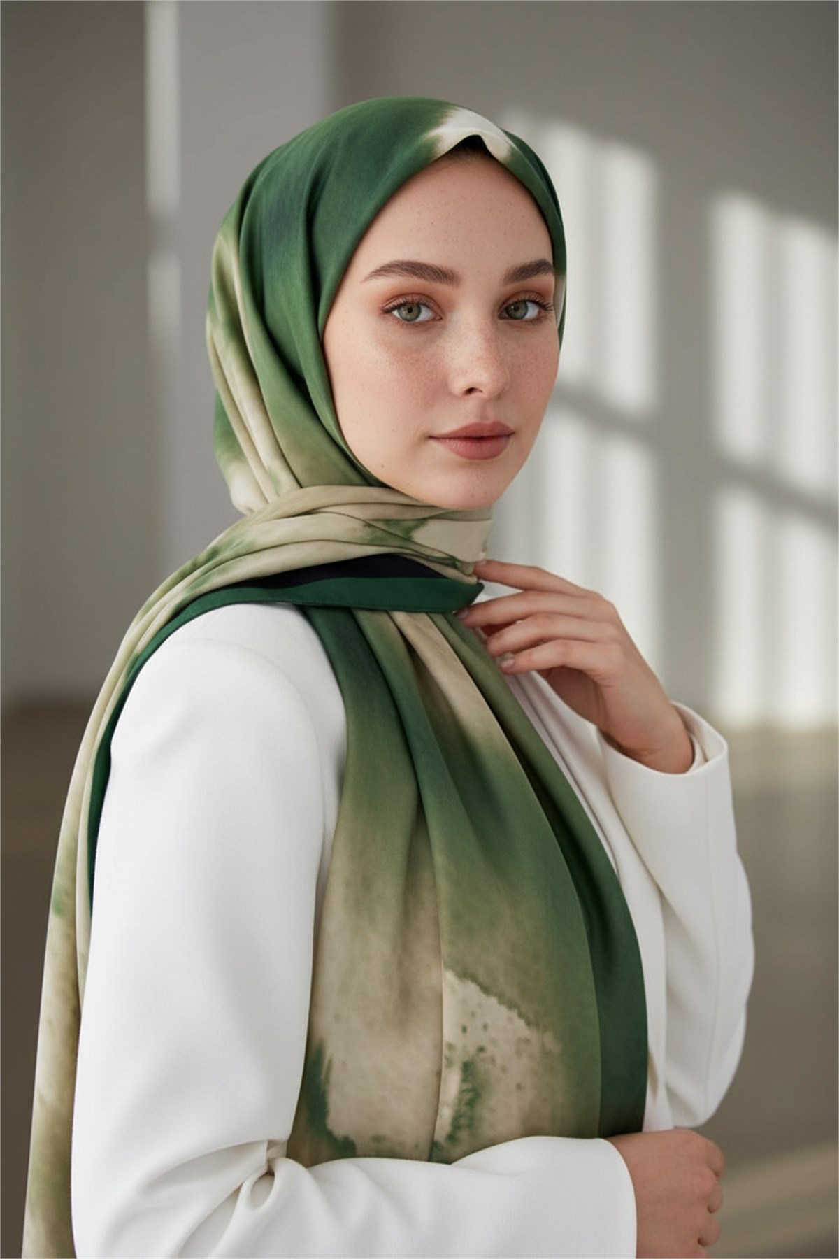 KREP BATİK DESENLİ ZÜMRÜT YEŞİLİ RENKLİ 75X195 KIRIŞMAZ ŞAL