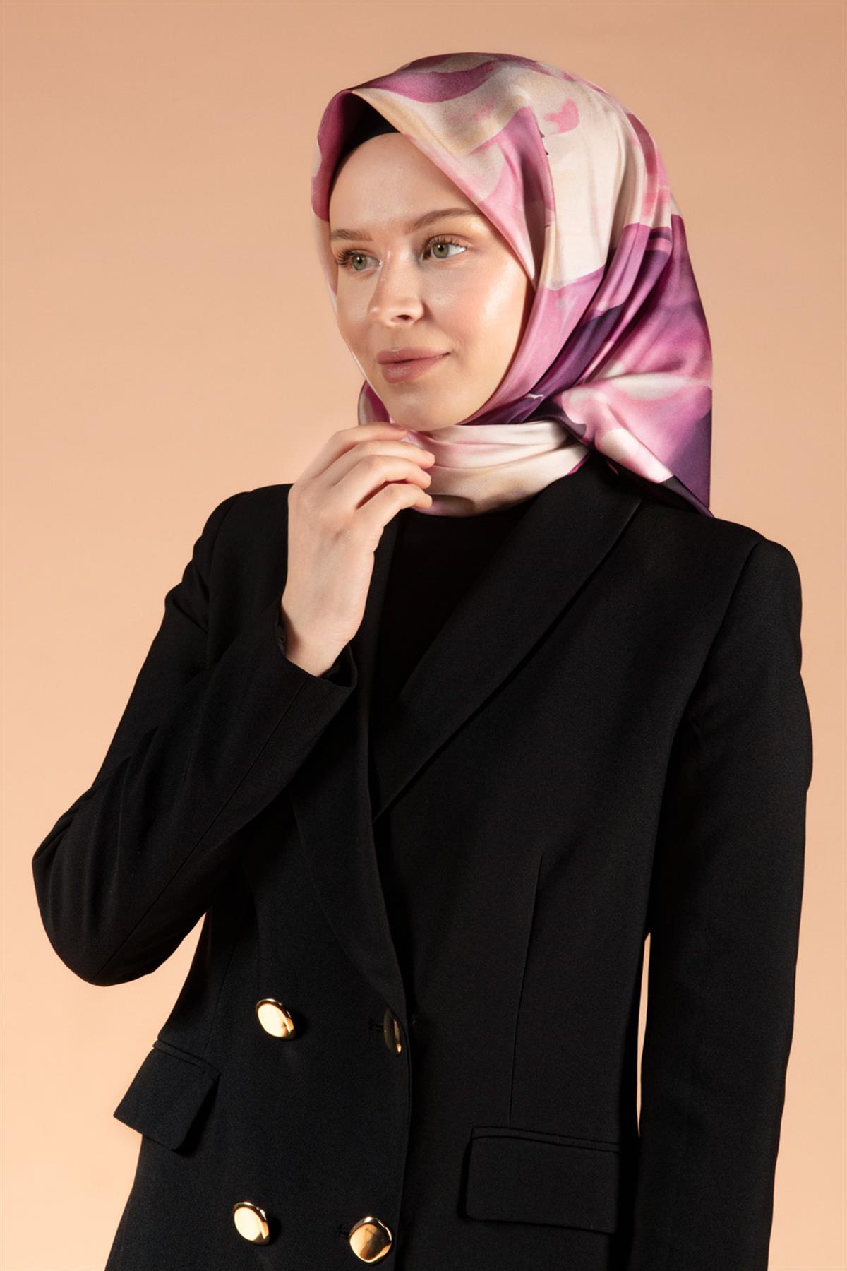 %100 Twill İpek Yaprak Desenli Pembe Renkli 90x90 Eşarp Dikim Şekli : El Dikişi