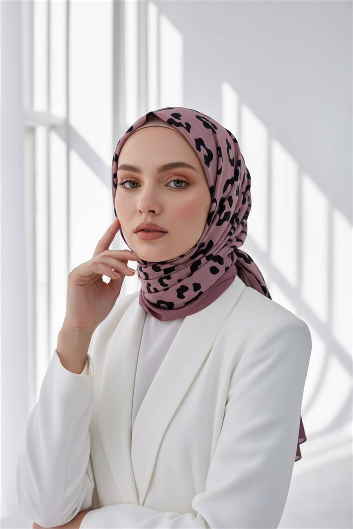 KREP LEOPAR DESENLİ PUDRA RENKLİ 75X195 KIRIŞMAZ ŞAL
