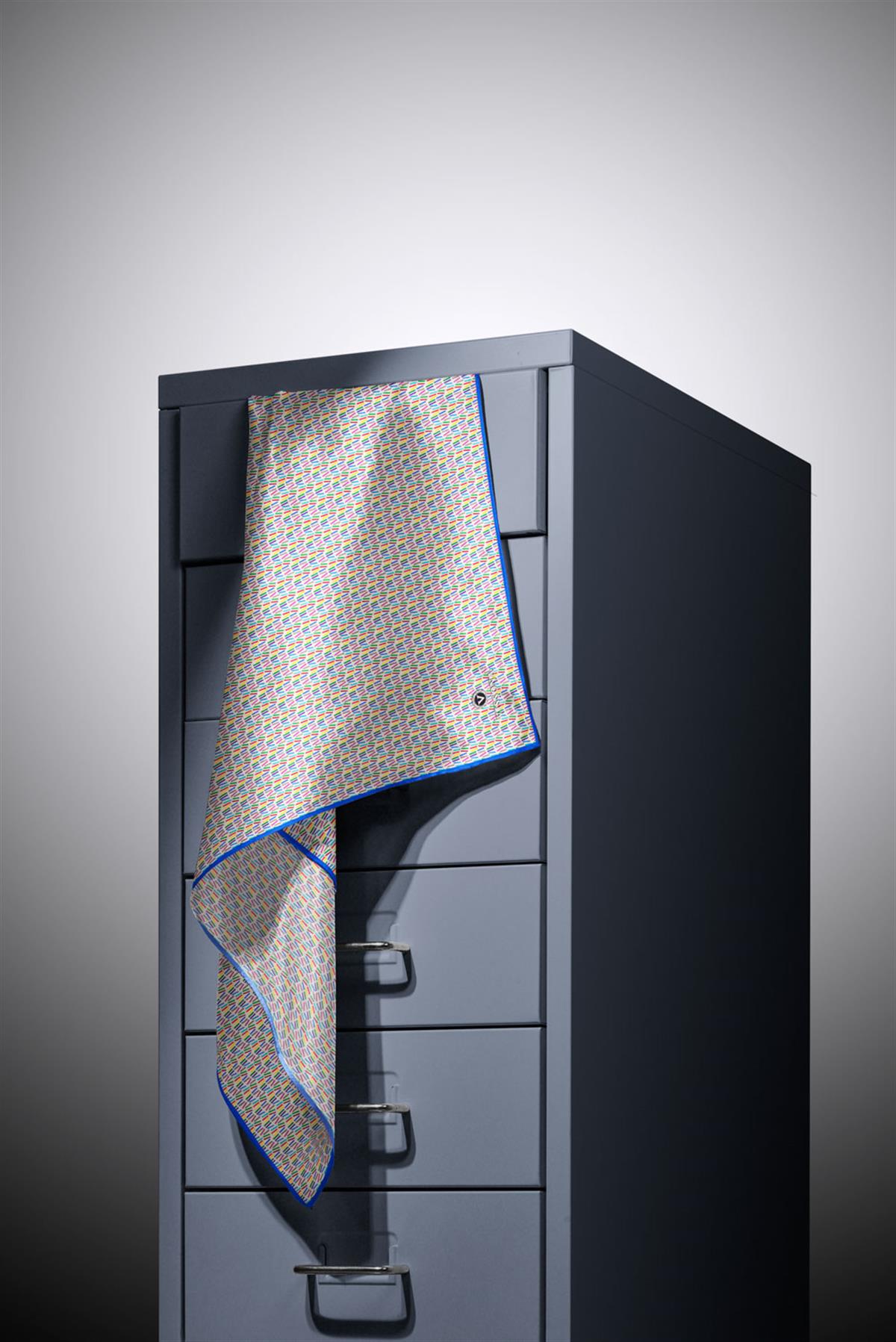 %100 Twill İpek Çizgi Desenli Saks Renkli 90x90 Eşarp Dikim Şekli : El Dikişi