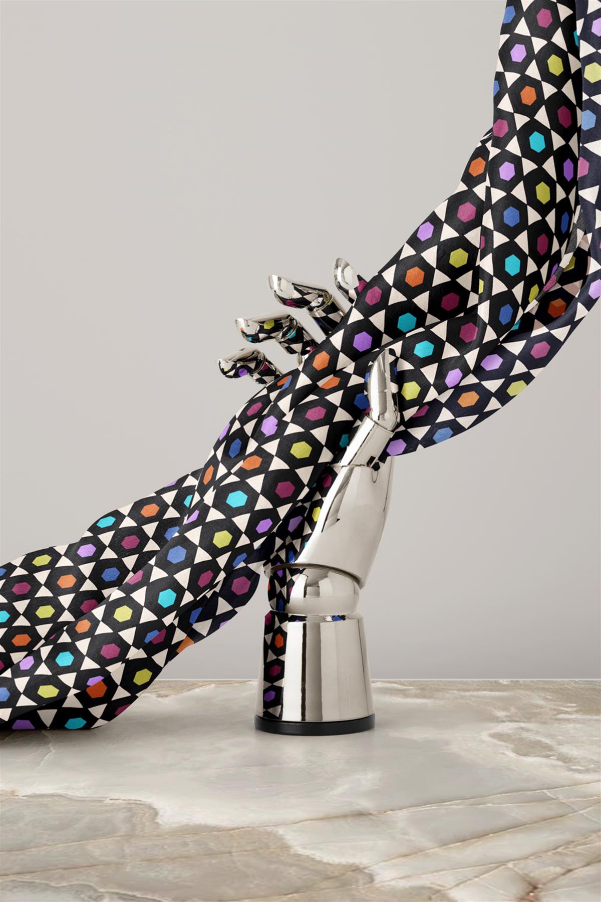 %100 Twill İpek Nokta Desenli Lacivert Renkli 90x90 Eşarp Dikim Şekli : El Dikişi