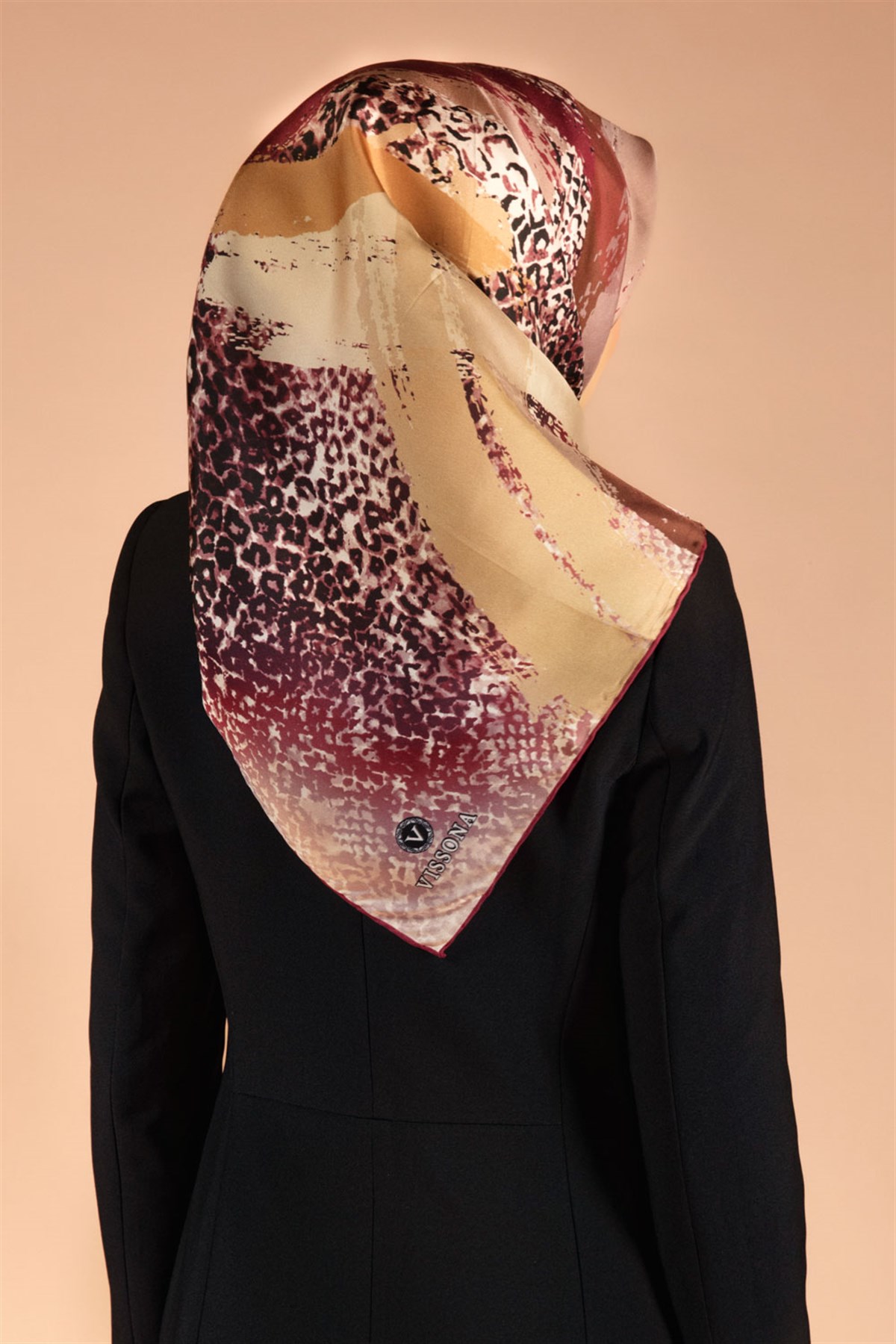 %100 Twill İpek Leopar ve Fırça Desenli Bordo Renkli 90x90 Eşarp Dikim Şekli : El Dikişi
