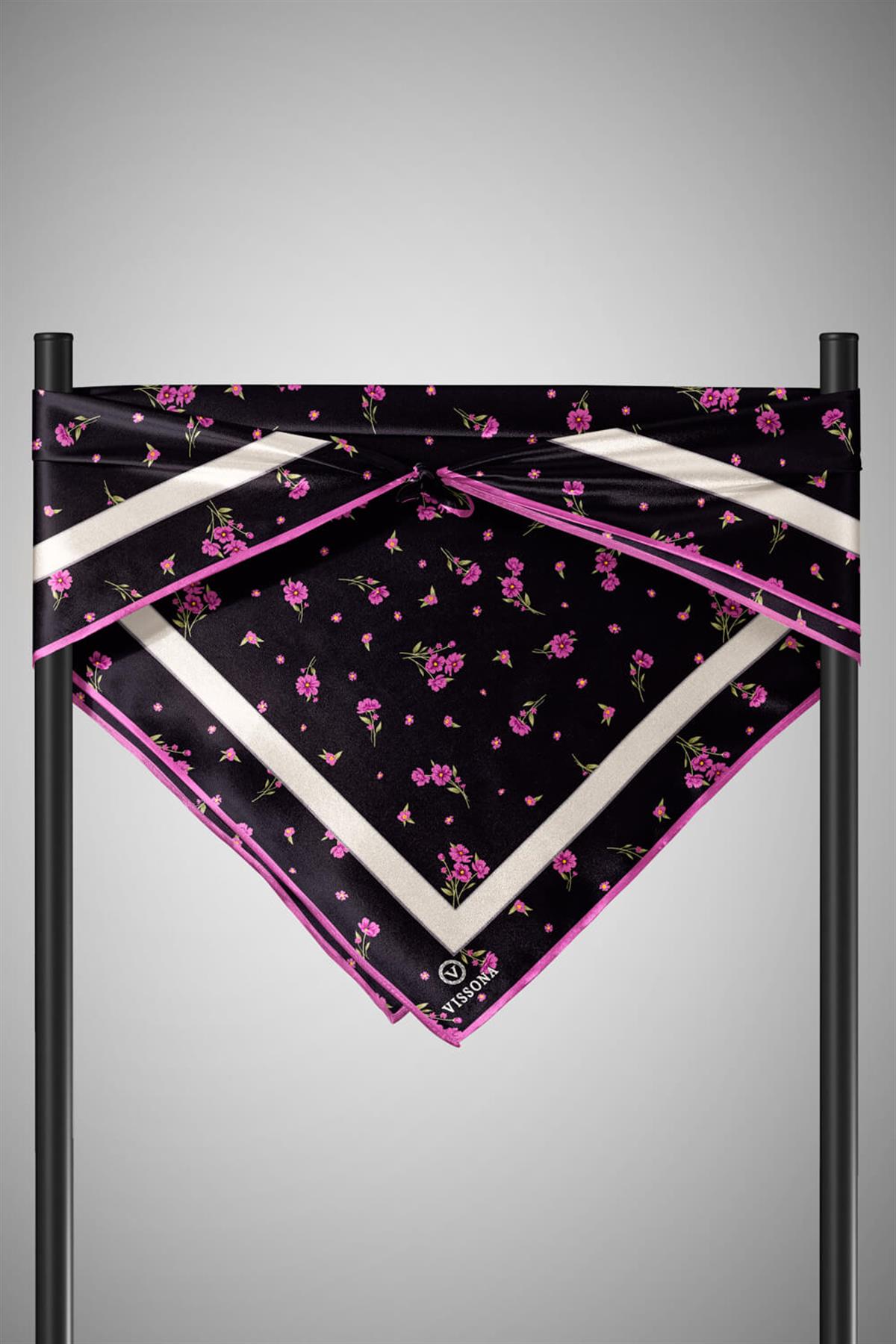 100% Twill İpek Bordürlü Çıtır Çiçek Desenli Siyah - Fuşya Renkli 90x90 Dikim Şekli : El Dikişi Eşarp