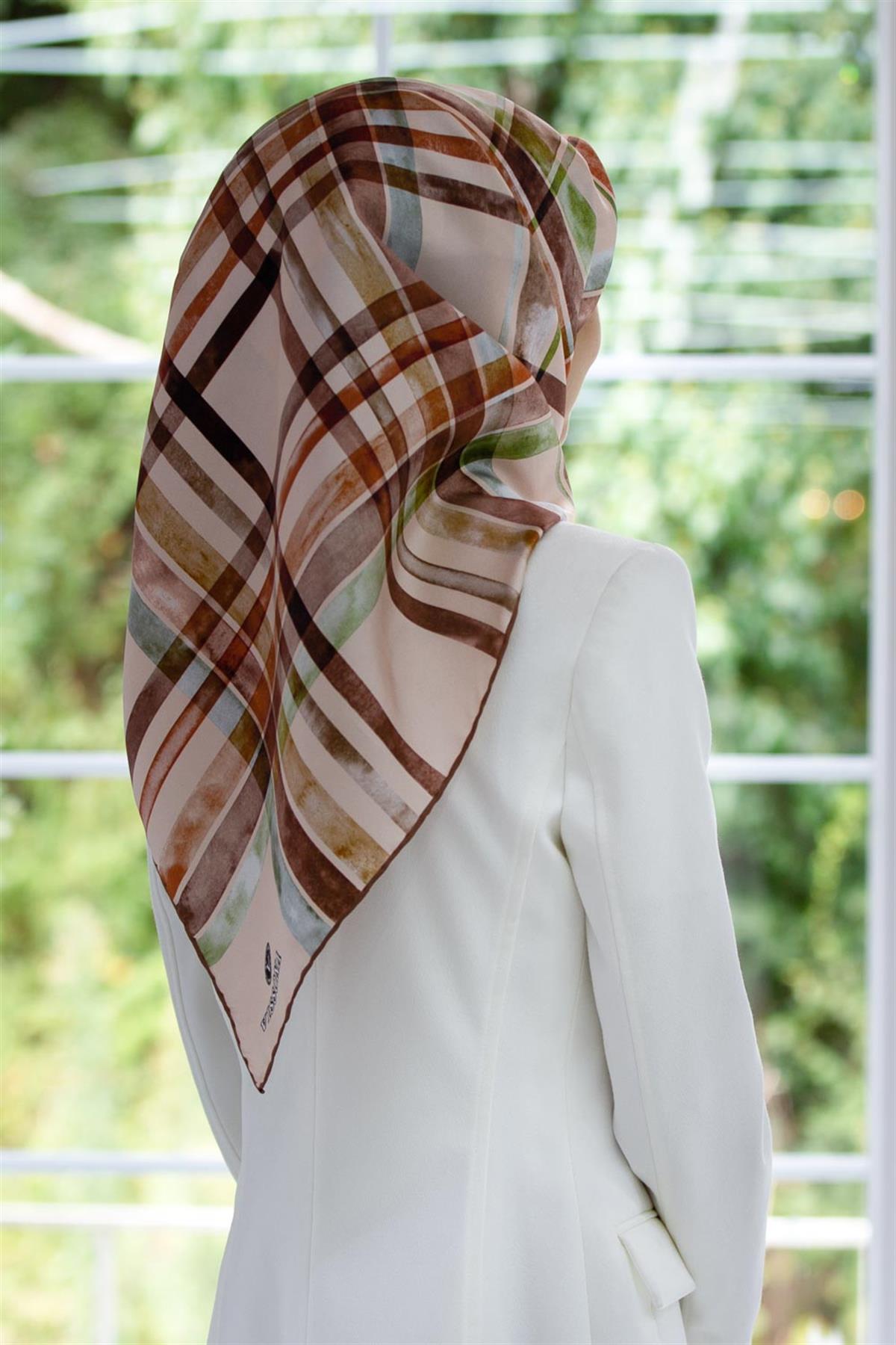 %100 Twill İpek Ekose Desenli Bej - Taba Renkli 90x90 Eşarp Kenar Dikiş Şekli El Dikişli