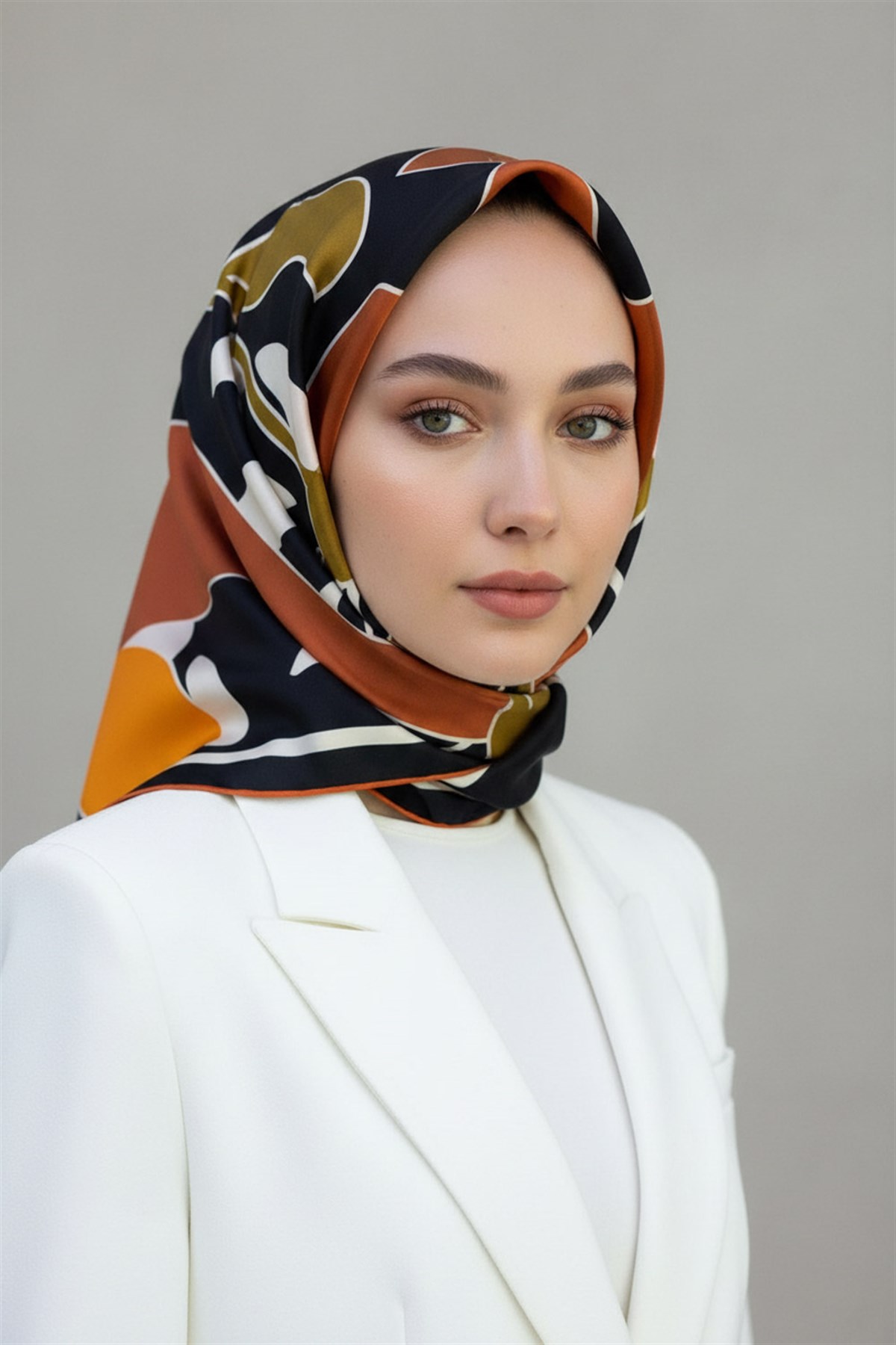 %100 Twill İpek Yaprak Desenli Turuncu - Zümrüt Yeşili Renkli 90x90 Eşarp Dikim Şekli : El Dikişi