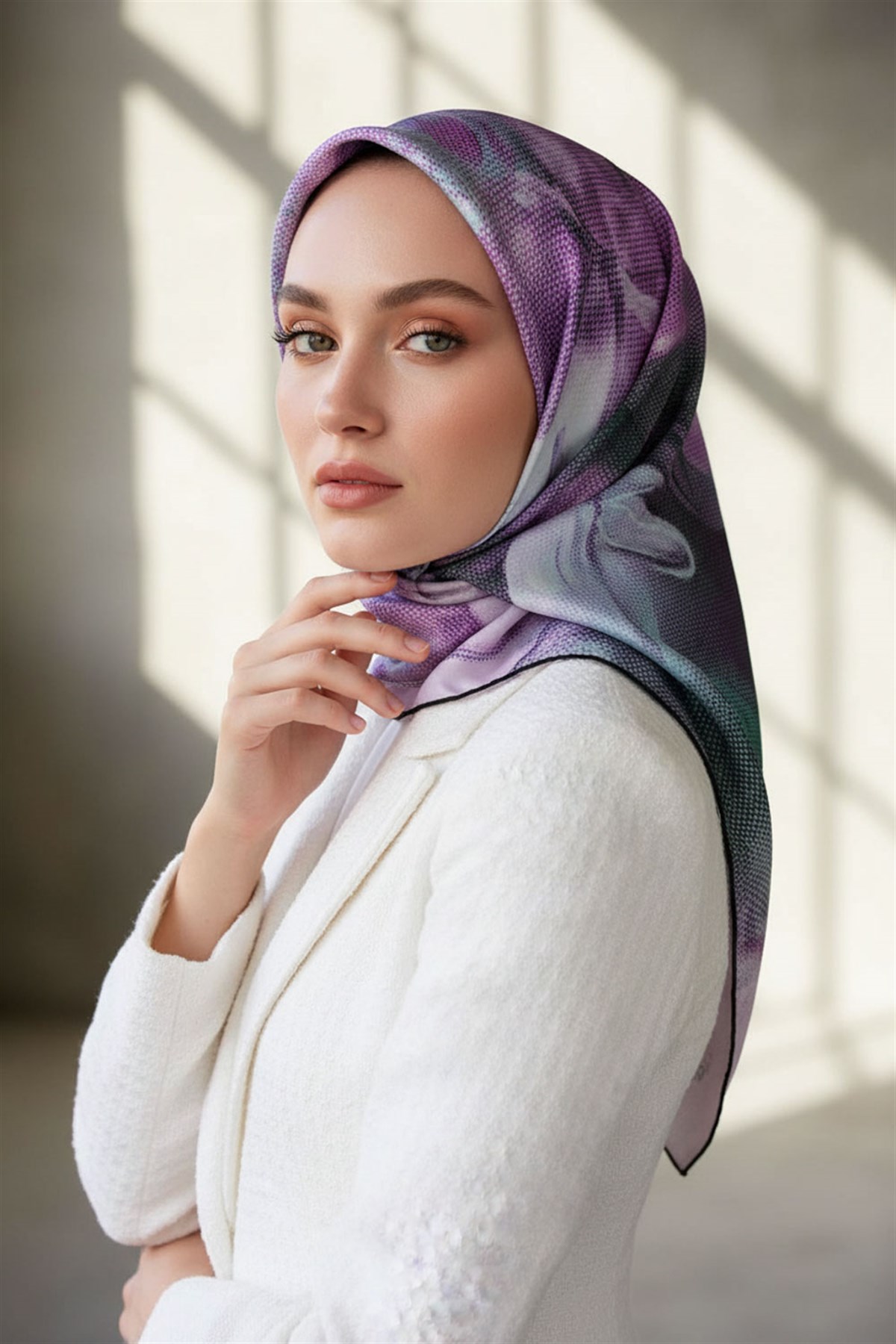 %100 Twill İpek Dokulu Ve Çiçek Desenli Lila - Su Yeşili Renkli 90x90 Eşarp Dikim Şekli : El Dikişi