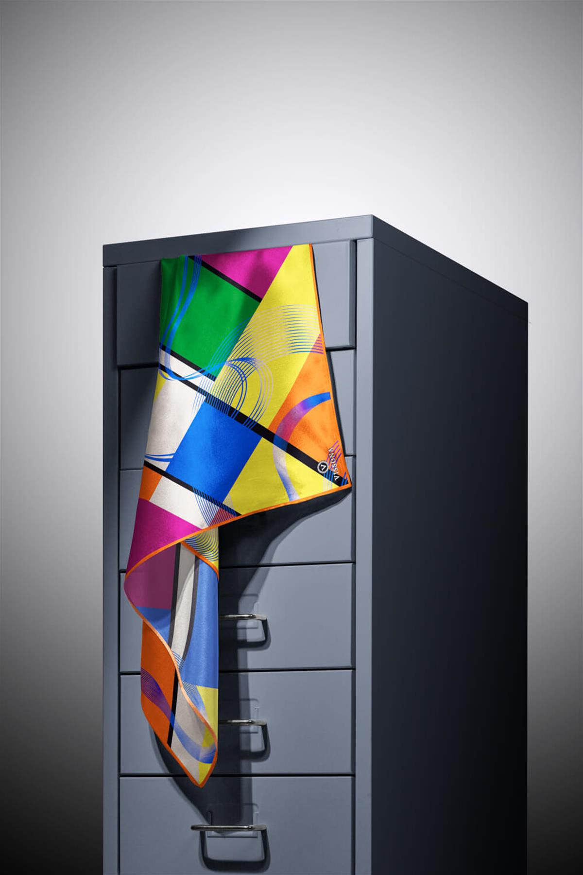 %100 Twill İpek Geometrik Desenli Turuncu - Saks Renkli 90x90 Eşarp Dikim Şekli : El Dikişi