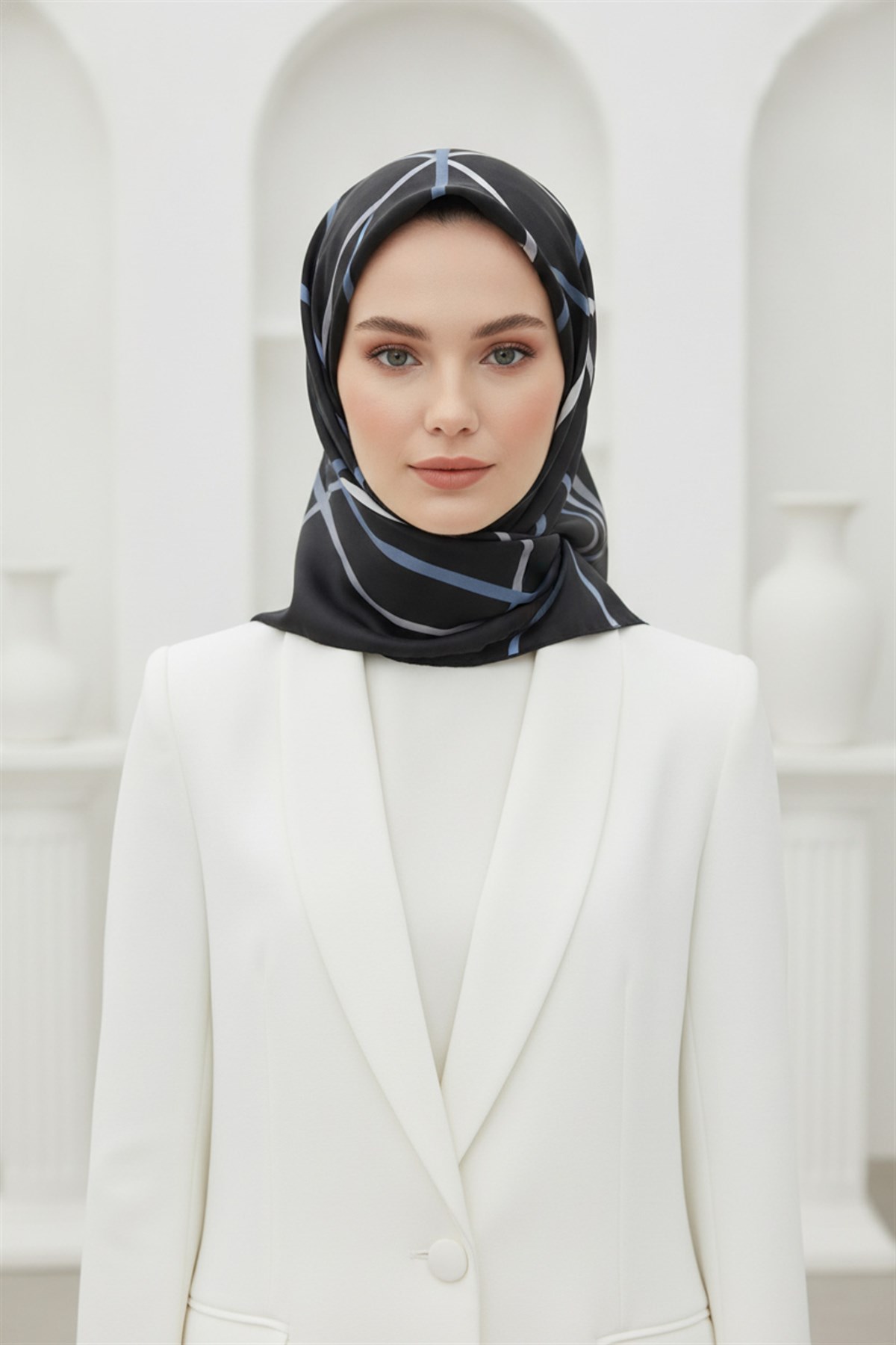 %100 Twill İpek Çizgili Desenli Siyah - İndigo Renkli 90x90 Eşarp Dikim Şekli : El Dikişi