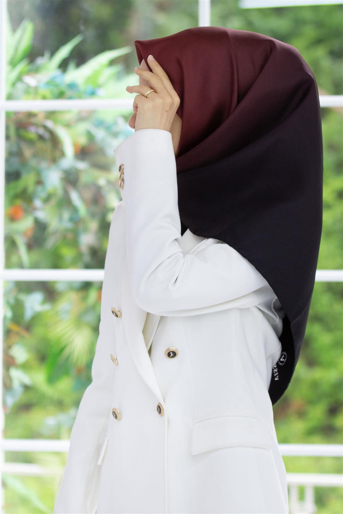 %100 Twill İpek Degrade Desenli Bordo Renkli 90x90 Eşarp Dikim Şekli : El Dikişi