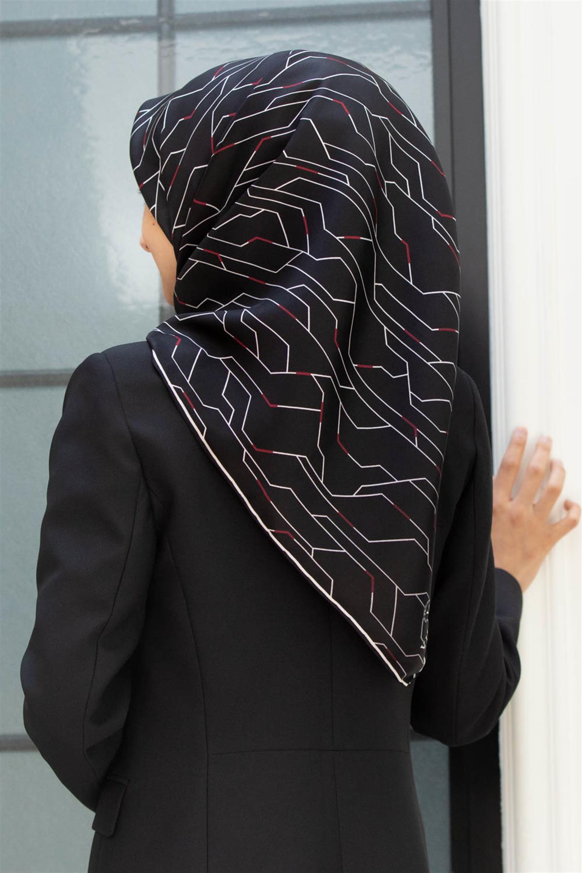 %100 Twill İpek Geometrik Desenli Siyah - Krem Renkli 90x90 Eşarp Dikim Şekli : El Dikişi