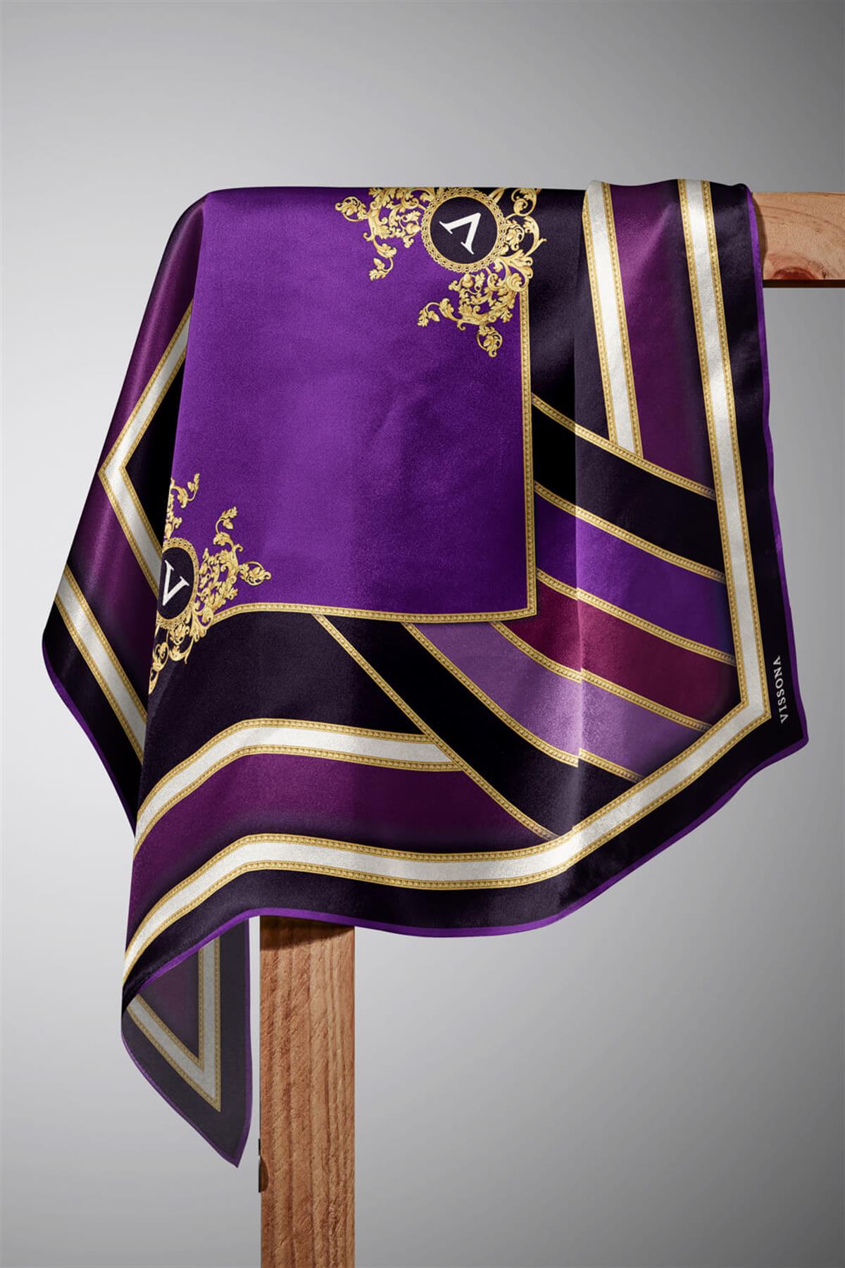 %100 Twill İpek Baroklu Ve Geometrik Desenli Mürdüm - Mor Renkli 90x90 Eşarp Dikim Şekli : El Dikişi