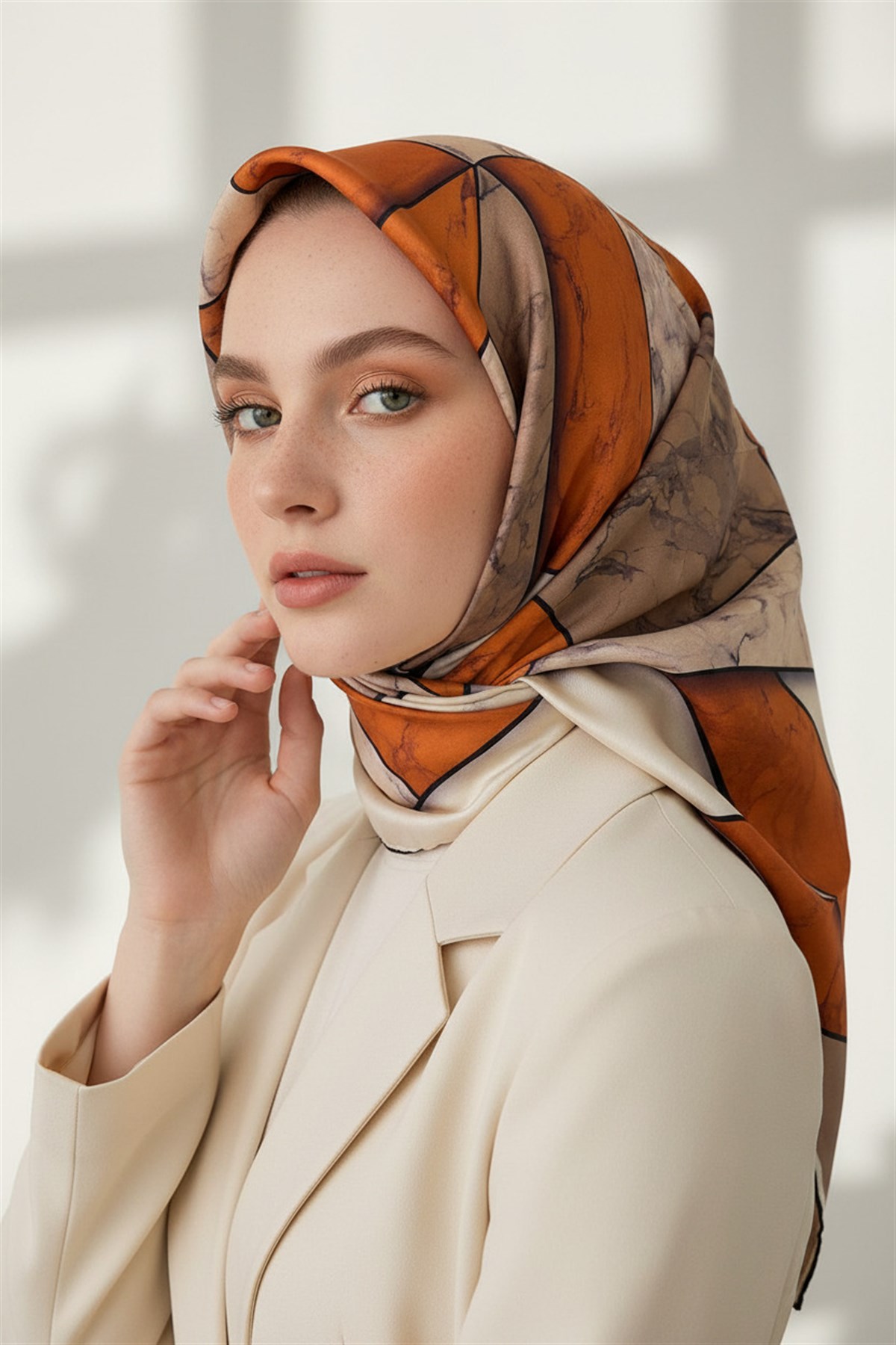 %100 Twill İpek Mermer Desenli Taba - Bej Renkli 90x90 Eşarp Dikim Şekli : El Dikişi