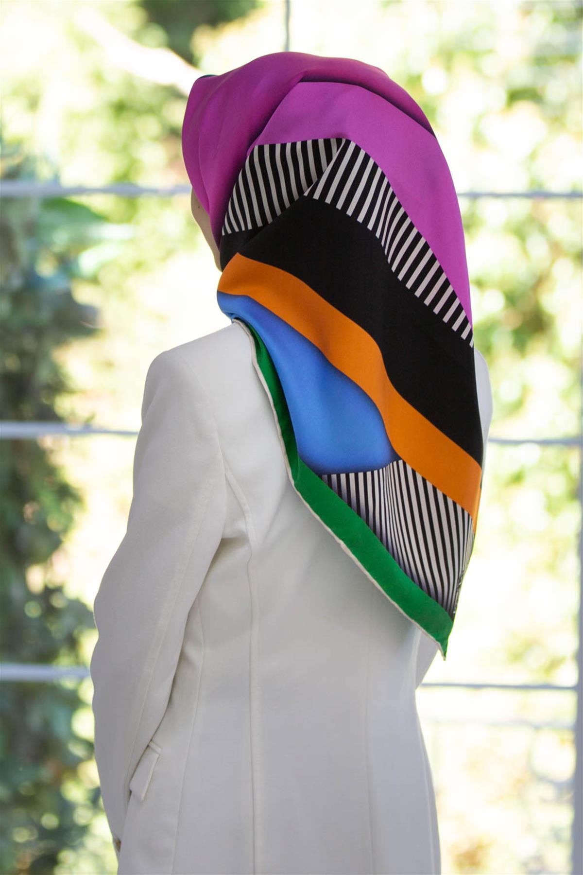 %100 Twill Renk Bloklu Çizgili Desenli Bebe Mavisi - Pembe Renkli 90x90 Eşarp Dikim Şekli: El Dikişii