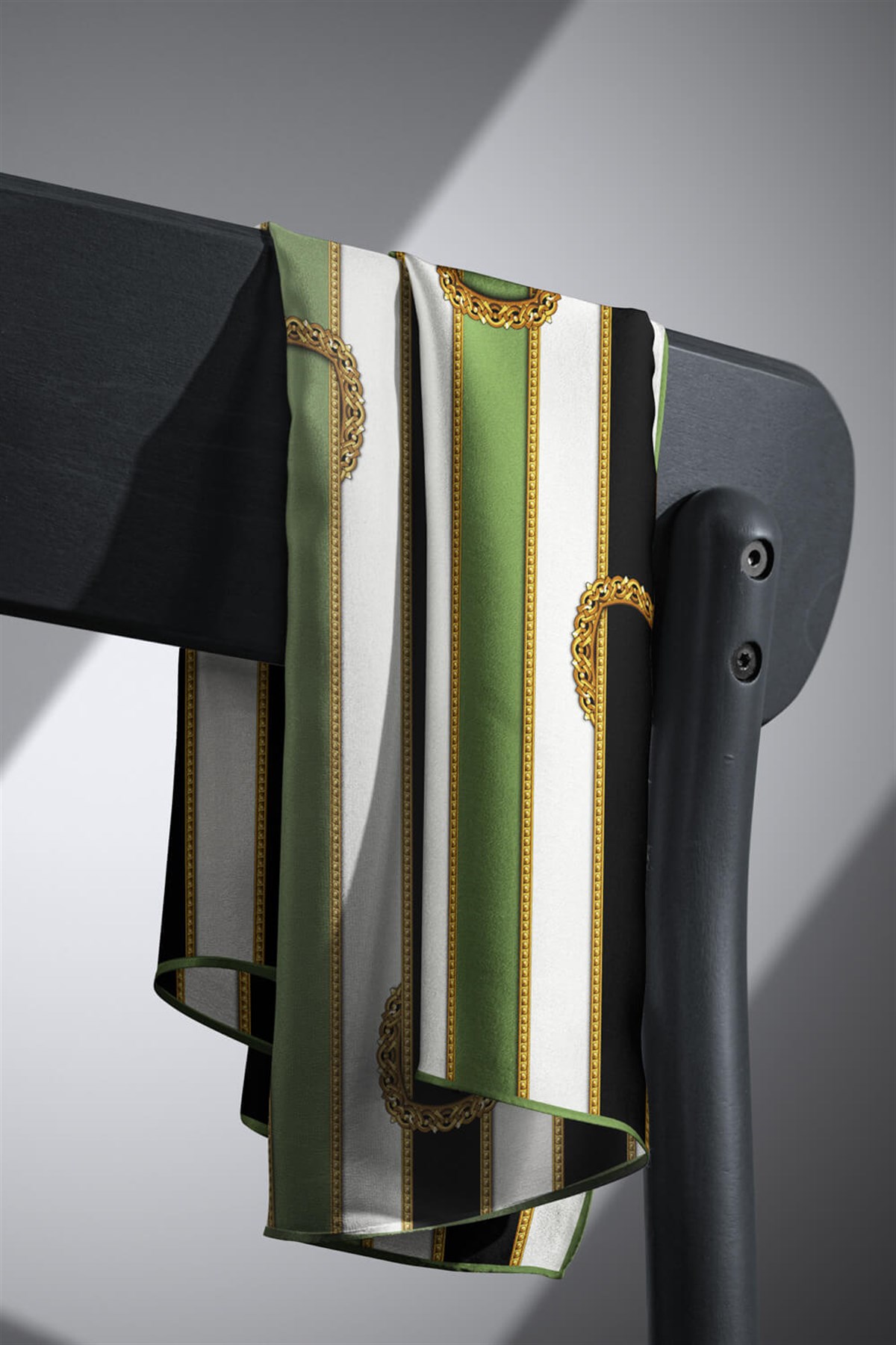 %100 Twill İpek Kemer Desenli Siyah - Haki Renkli 90x90 Eşarp Dikim Şekli : El Dikişi