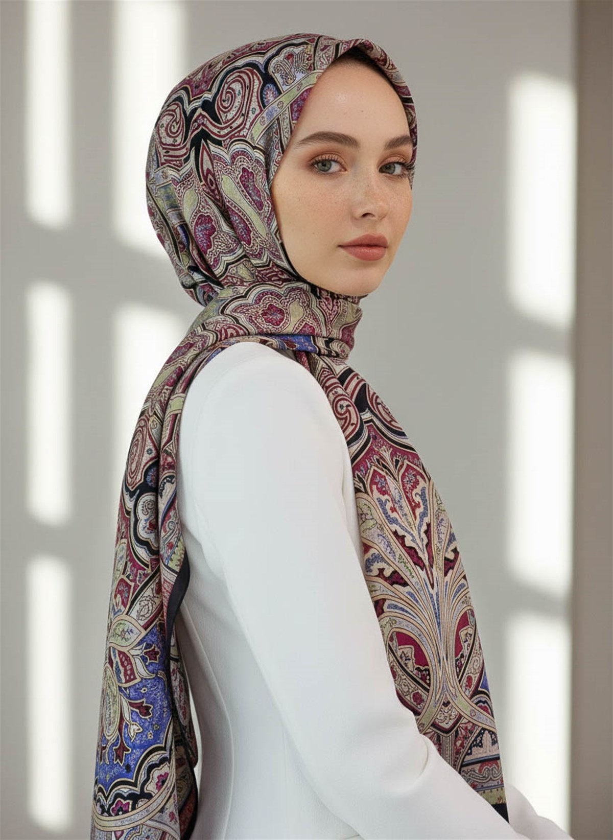 %100 Saf İpek Şal İnce Saten Vual Dokuma Etnik Desenli Siyah Renkli 90x210 Şal