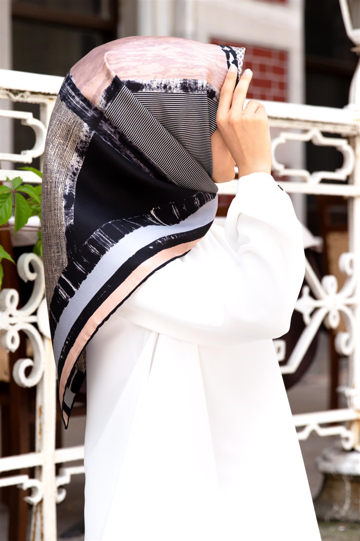 %100 Twill İpek Geometrik Desenli Somon - Bebe Mavisi Renkli 90x90 Eşarp Dikim Şekli : El Dikişi