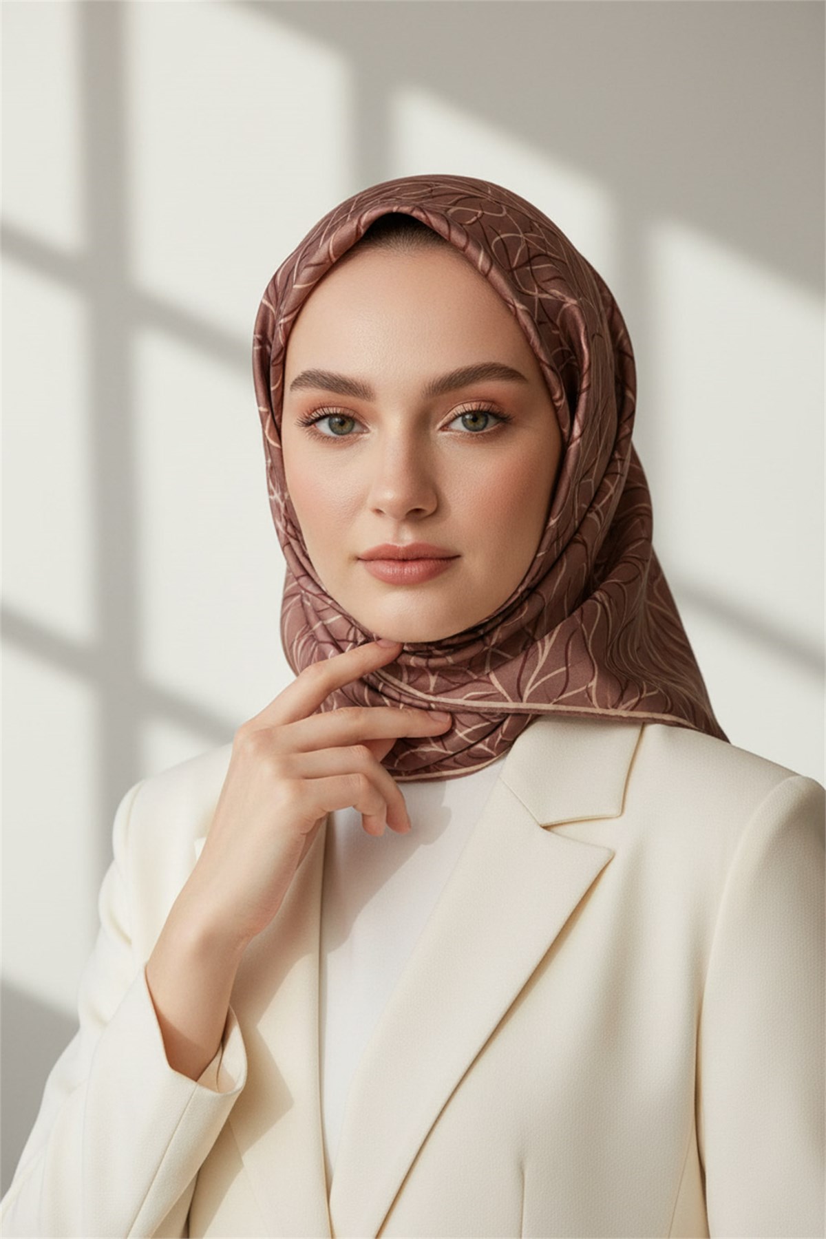 %100 Twill İpek Degrade Desenli Bakır Renkli 90x90 Eşarp Dikim Şekli : El Dikişi