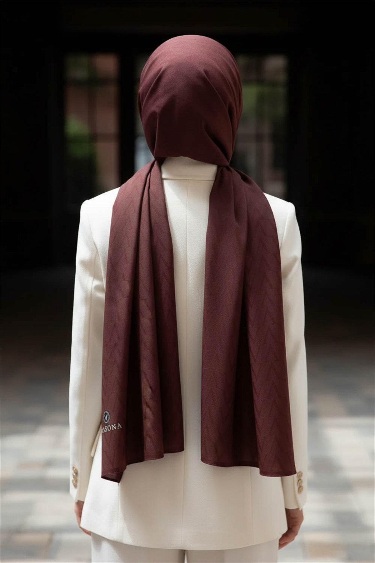 KREP DEGRADELİ MONOGRAM DESENLİ GÜL KURUSU RENKLİ 75X195 KIRIŞMAZ ŞAL