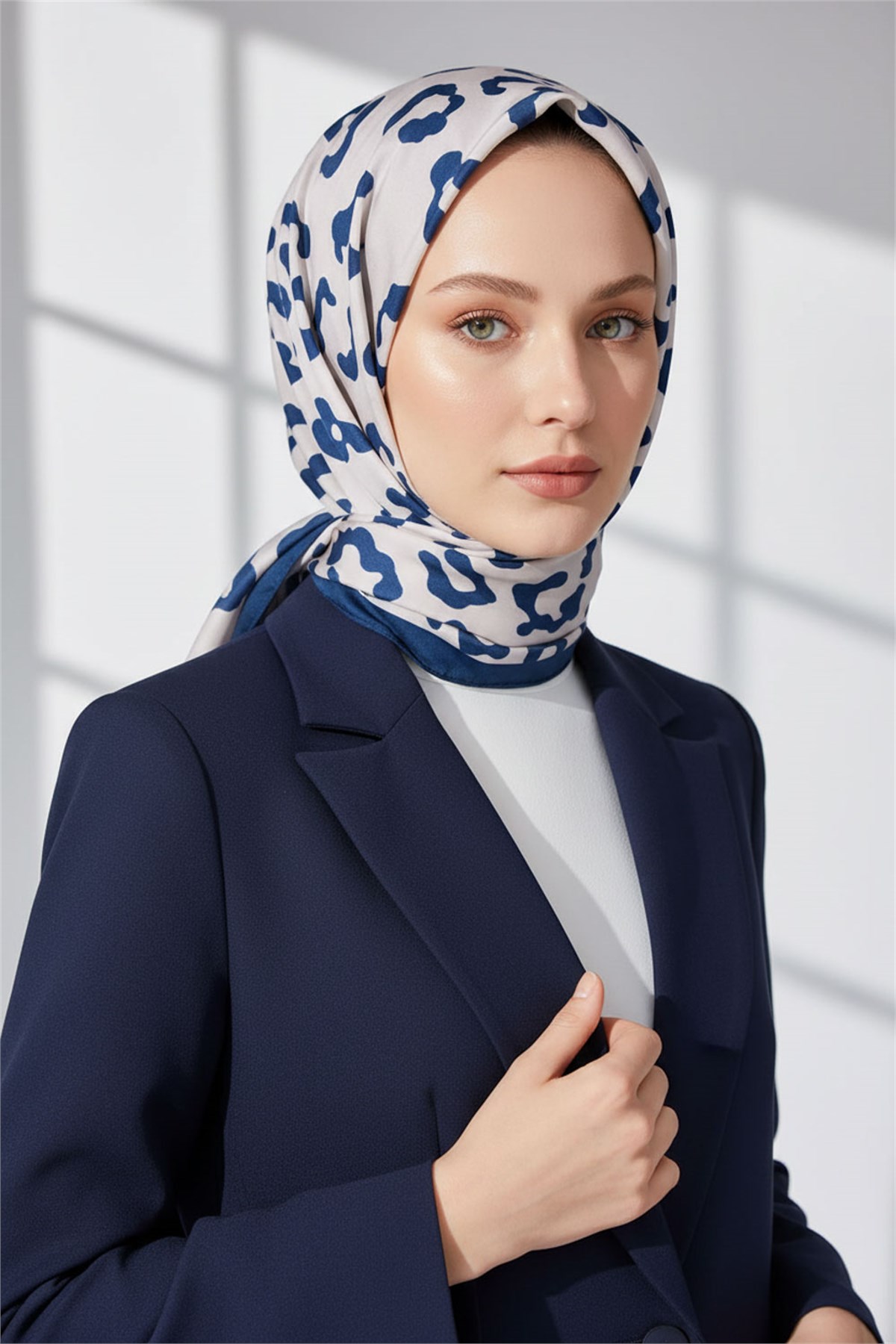 KREP LEOPAR DESENLİ LACİVERT RENKLİ 75X195 KIRIŞMAZ ŞAL