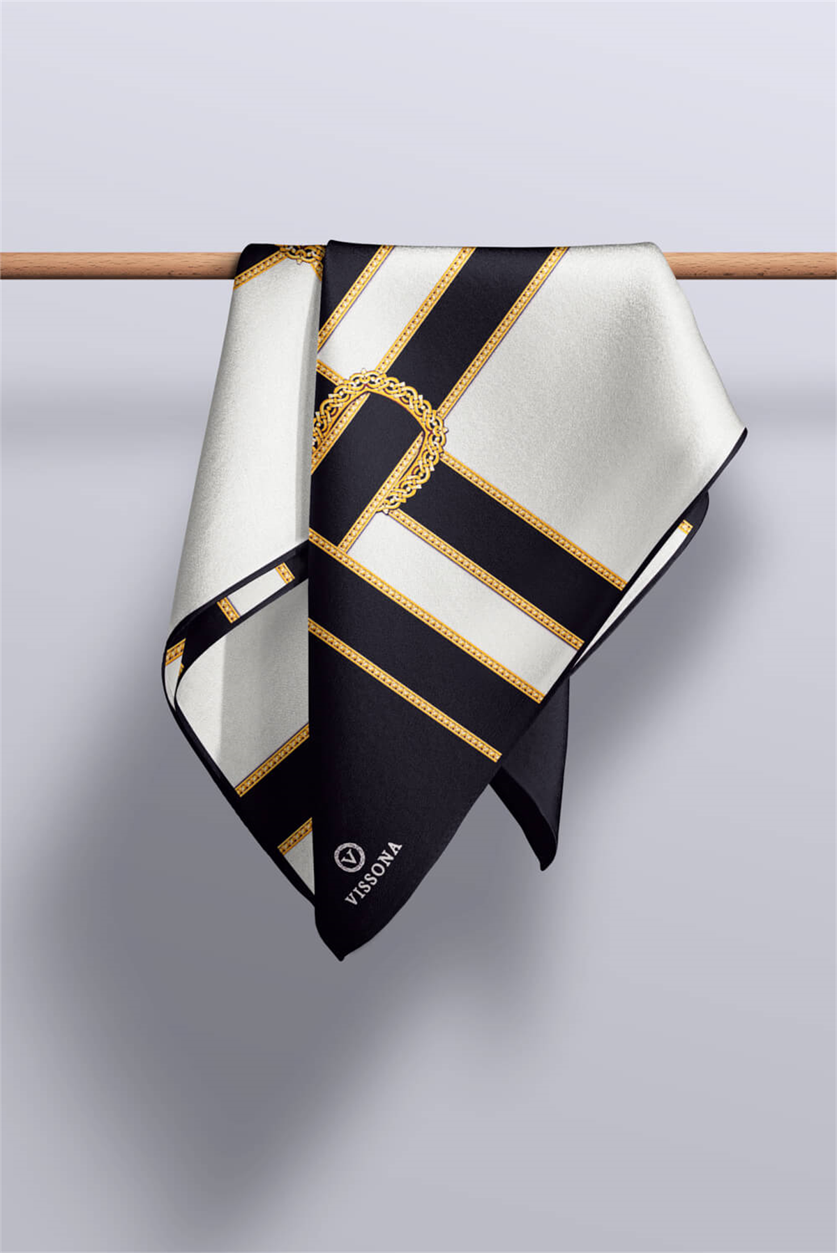 % 57 İPEK % 43 VİSKON Twill İpek Geometrik Desenli Siyah - Krem Renkli 90x90 Eşarp Dikim Şekli : El Dikişi